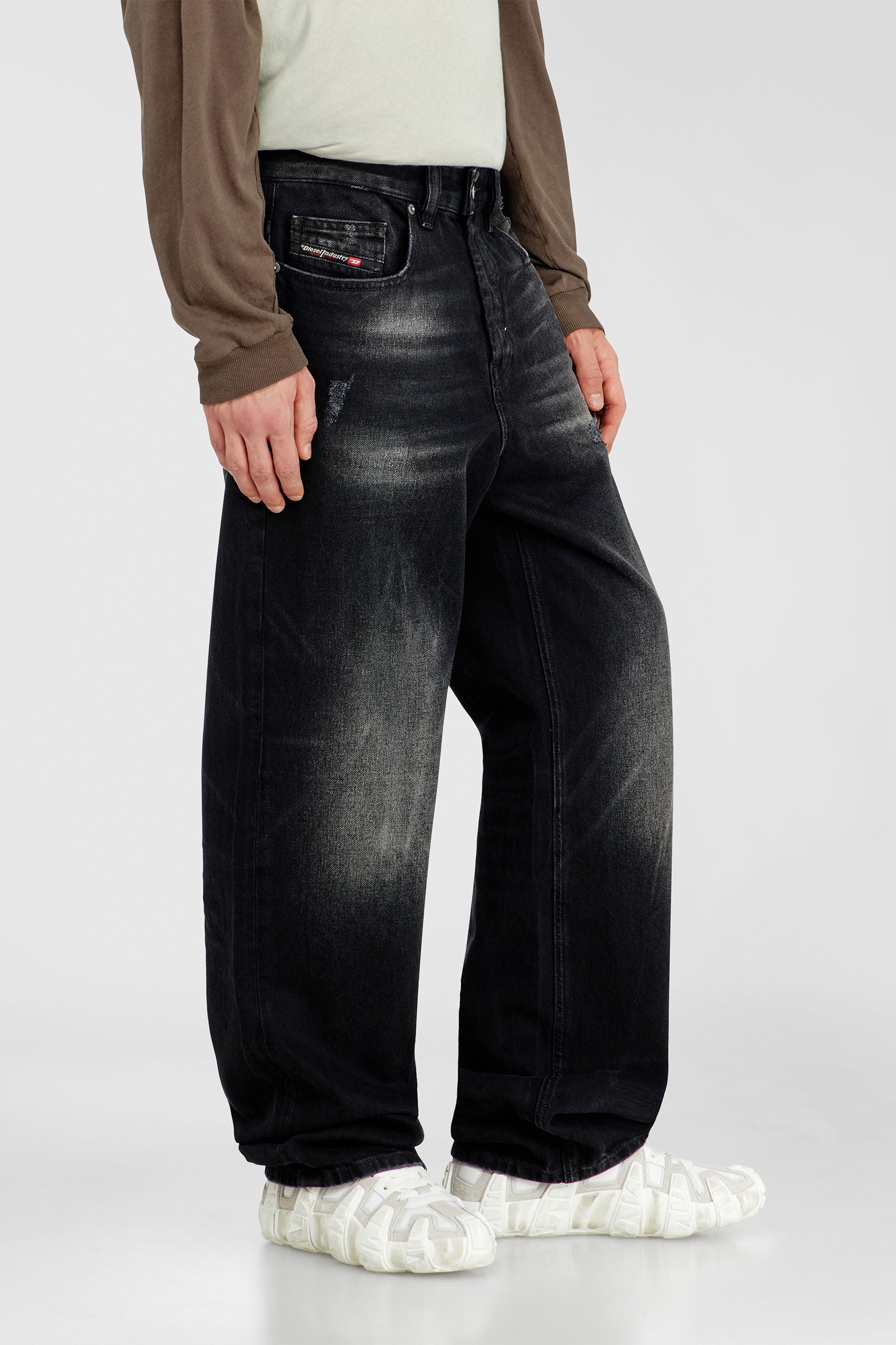 Men's Relaxed Jeans | Low Waist 2001 D-MacroBlack | Diesel US