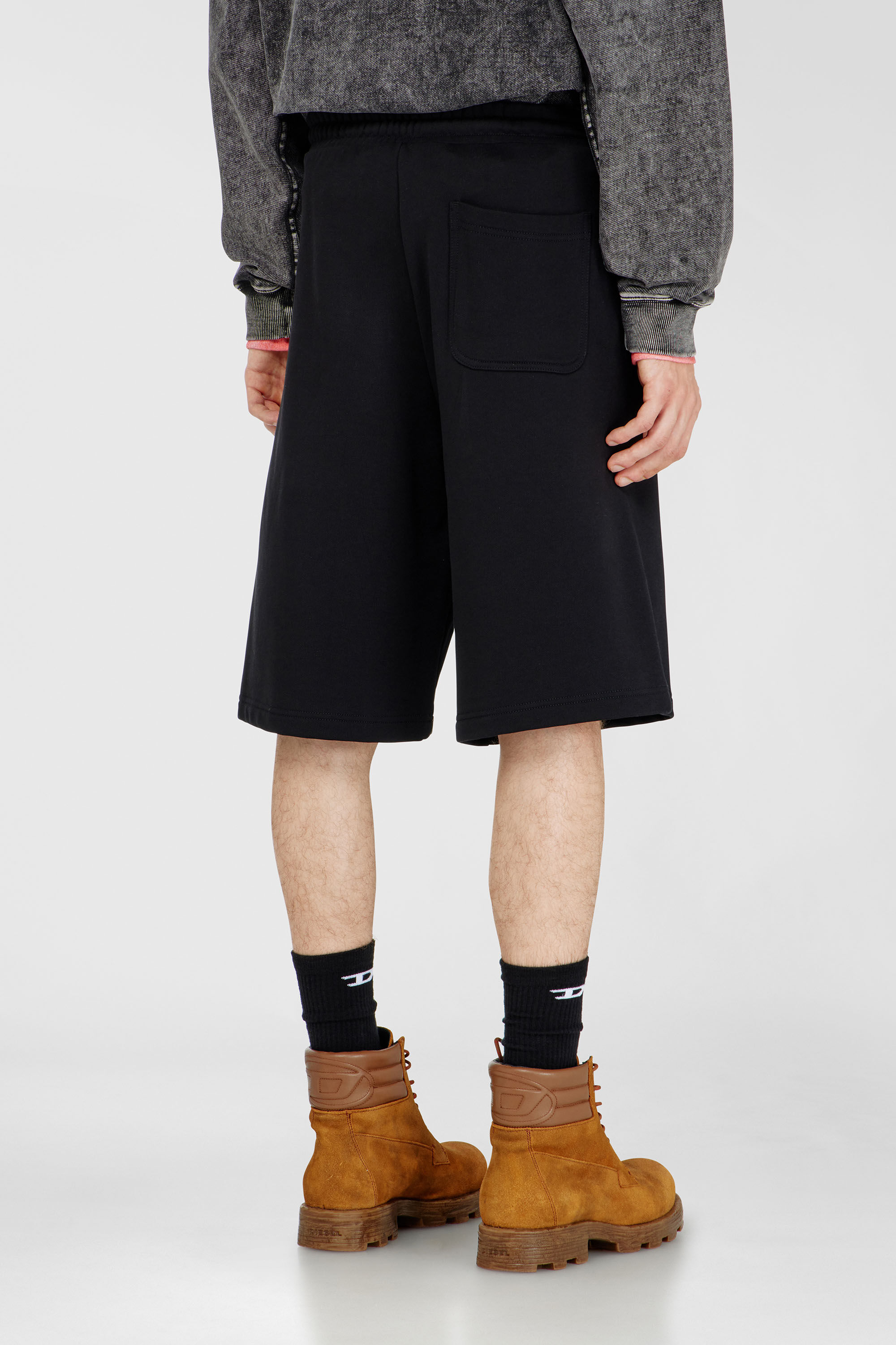 Men's Fleece shorts with maxi logo patch | Black | Diesel US