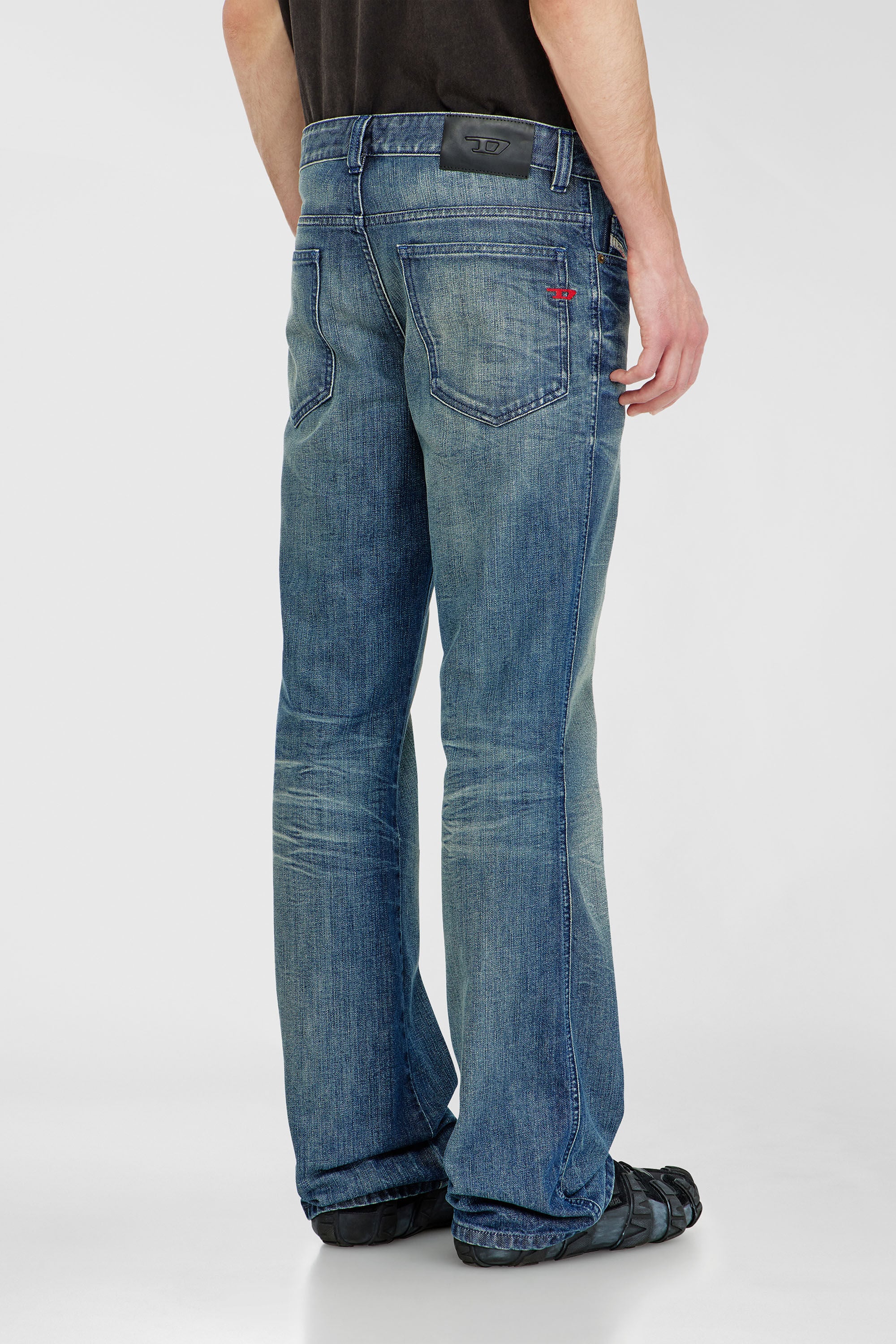 Diesel - Bootcut Jeans 1998 D-Buck 09Q29 Hombre, Azul medio - 5