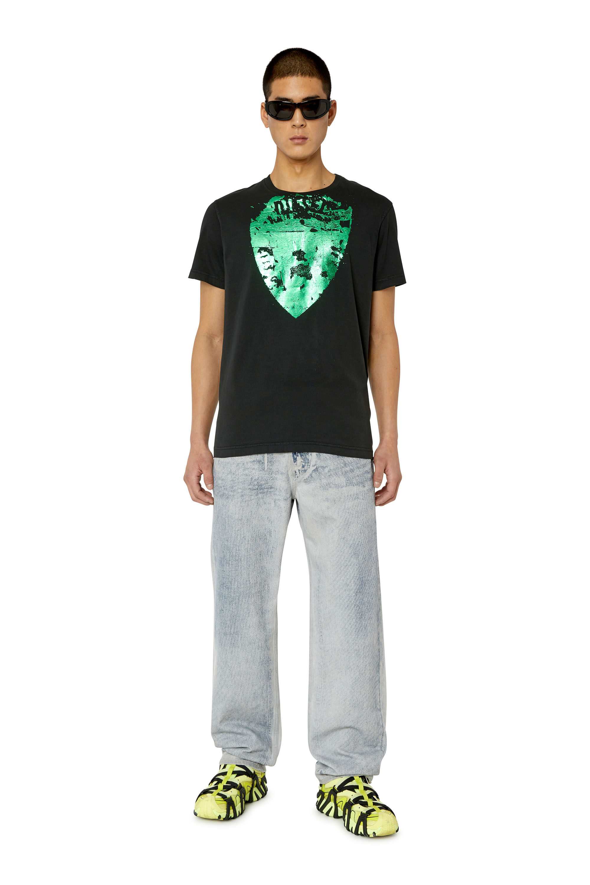 Diesel - T-DIEGOR-G11, T-shirt avec imprimé blason métallisé Homme in Noir - 1