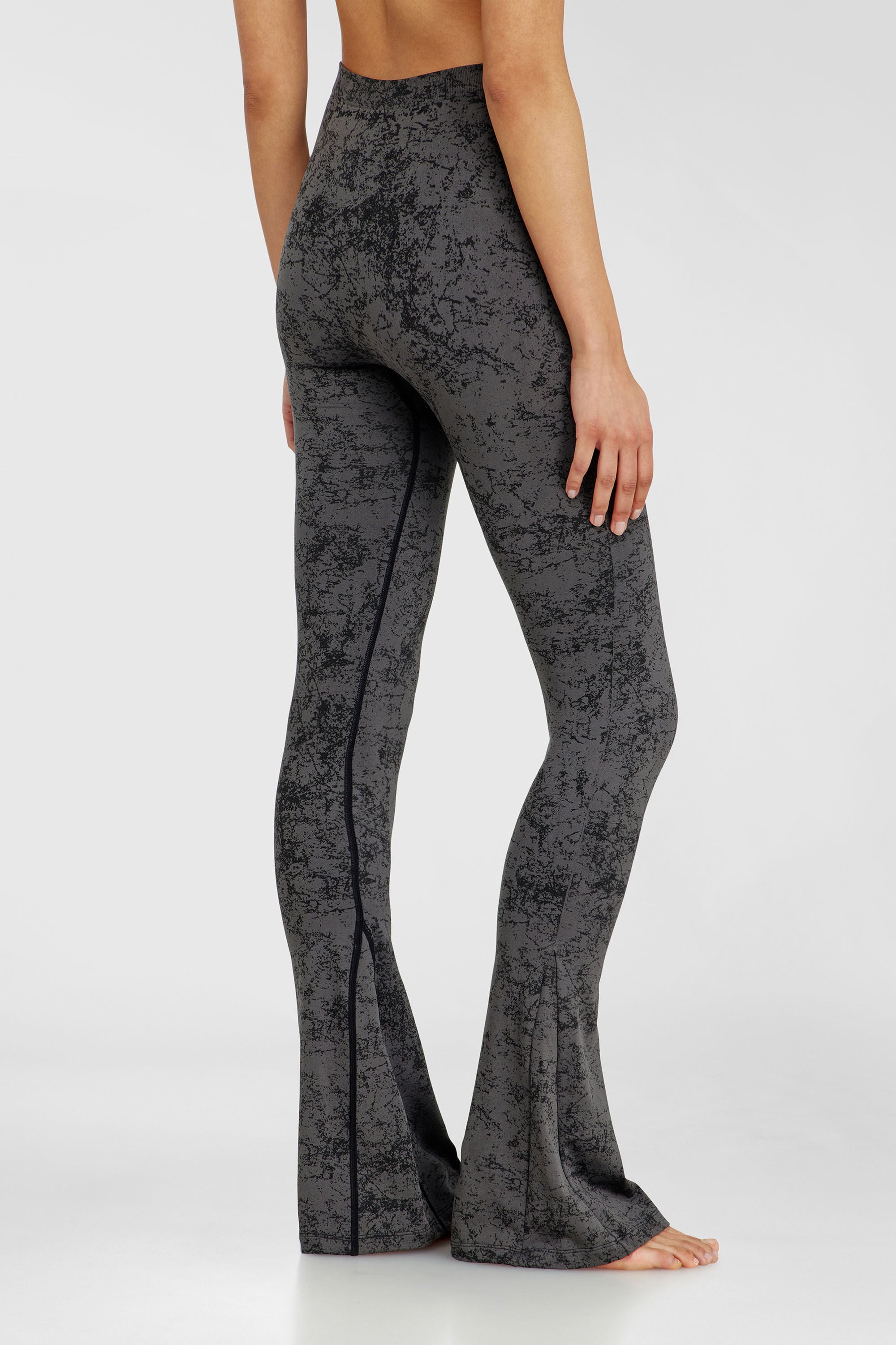Diesel - CORNELIA-UTLT, Leggings acampanados con estampado utilitario Mujer in Gris - 2