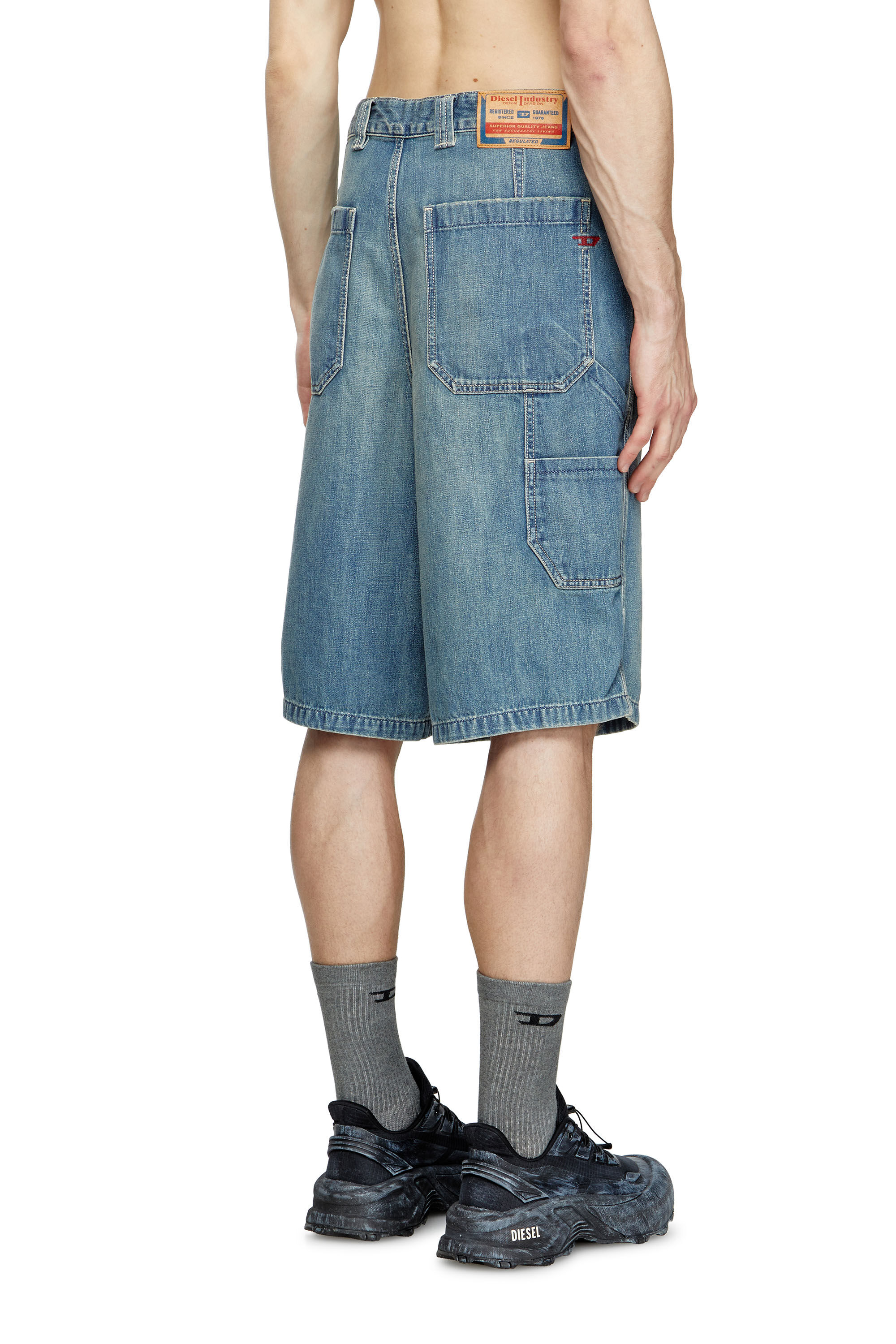 D-LIVERY-W-SHORT