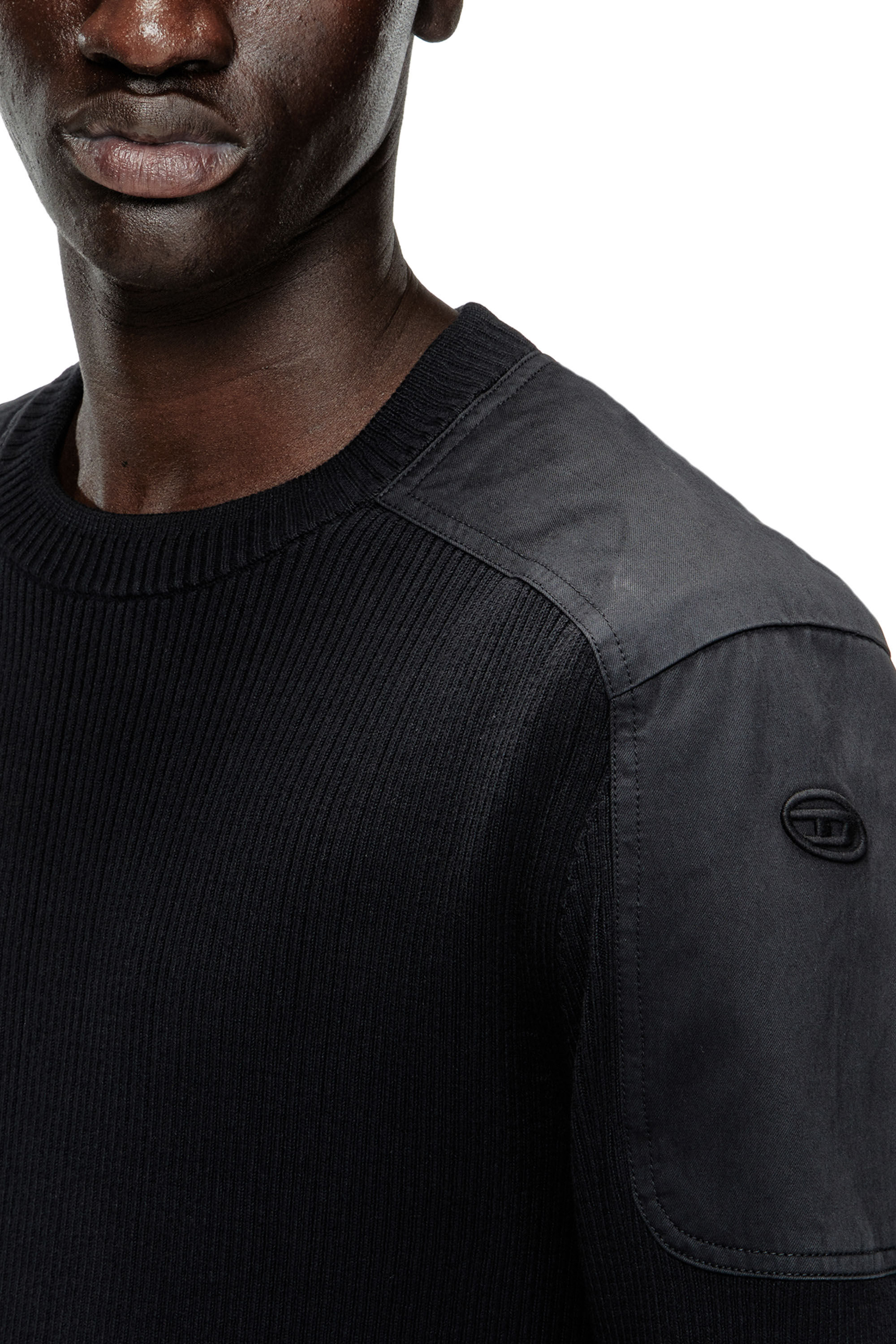 Diesel - K-MARTIN, Pull côtelé avec empiècements aux épaules Homme in Noir - 5