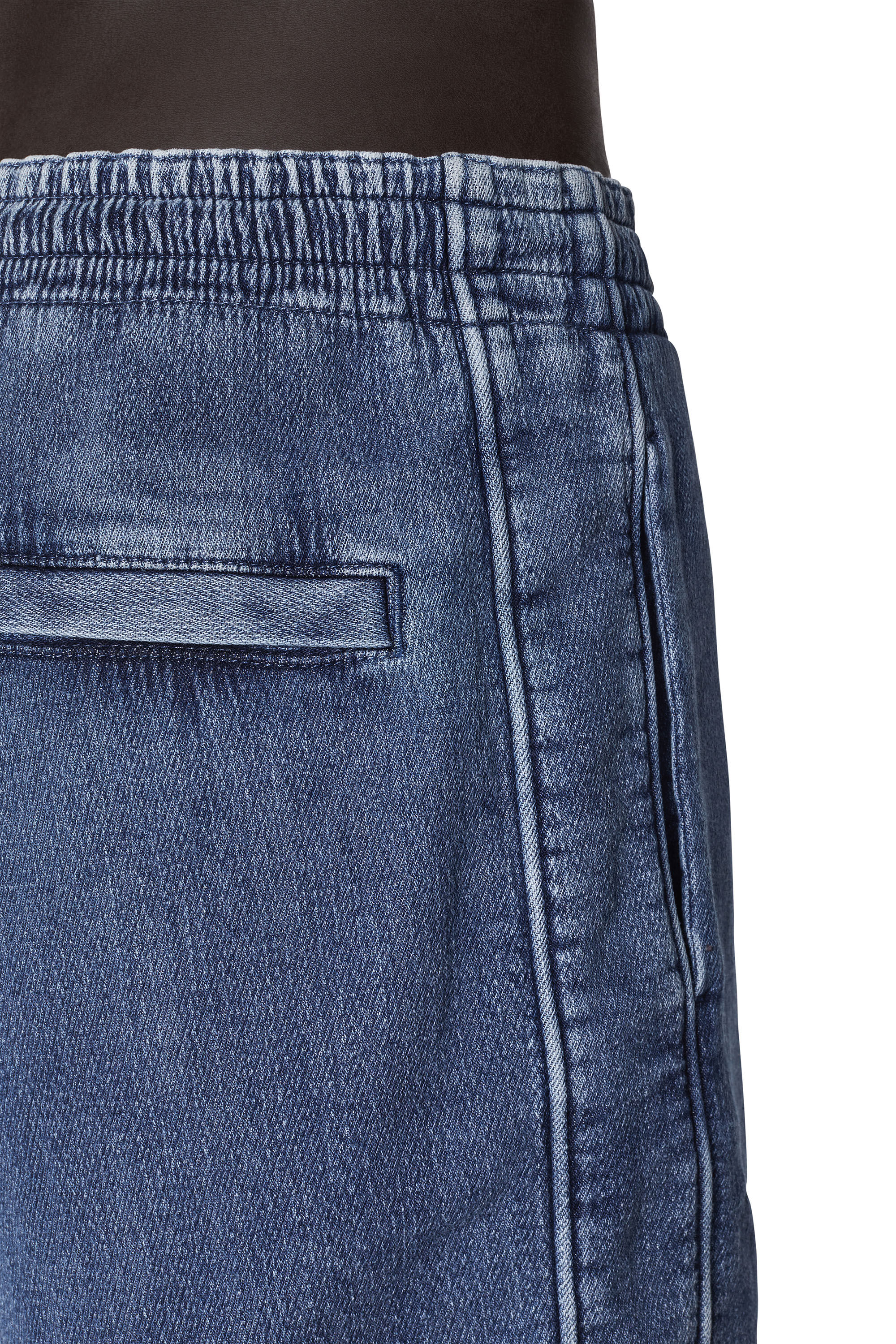 Diesel - D-BOXY TRACK DENIM SHORTS, Short en Track Denim Homme in Bleu - 4