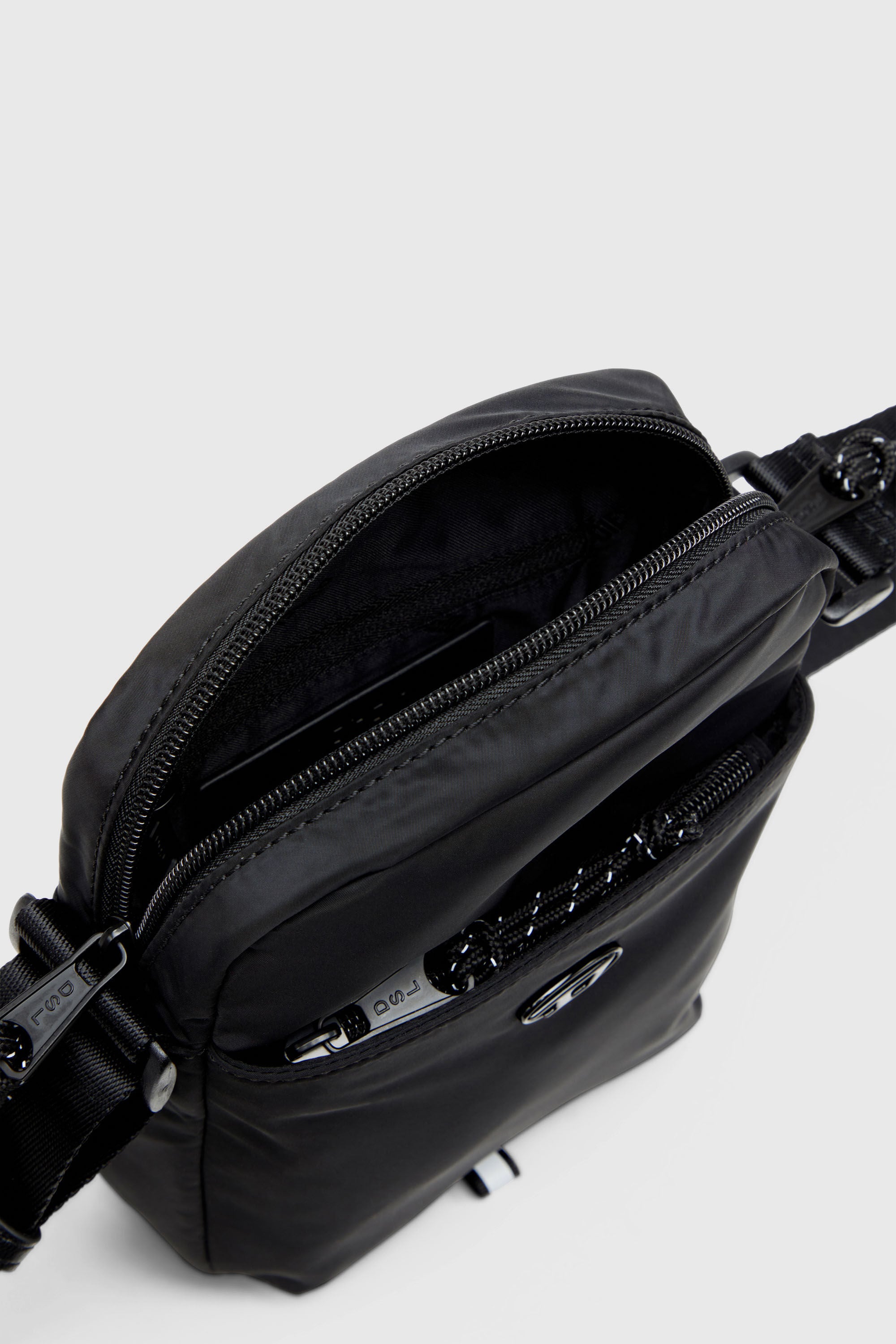 Men's D-Pack-Crossbody bag in tech fabric | Black | Diesel US