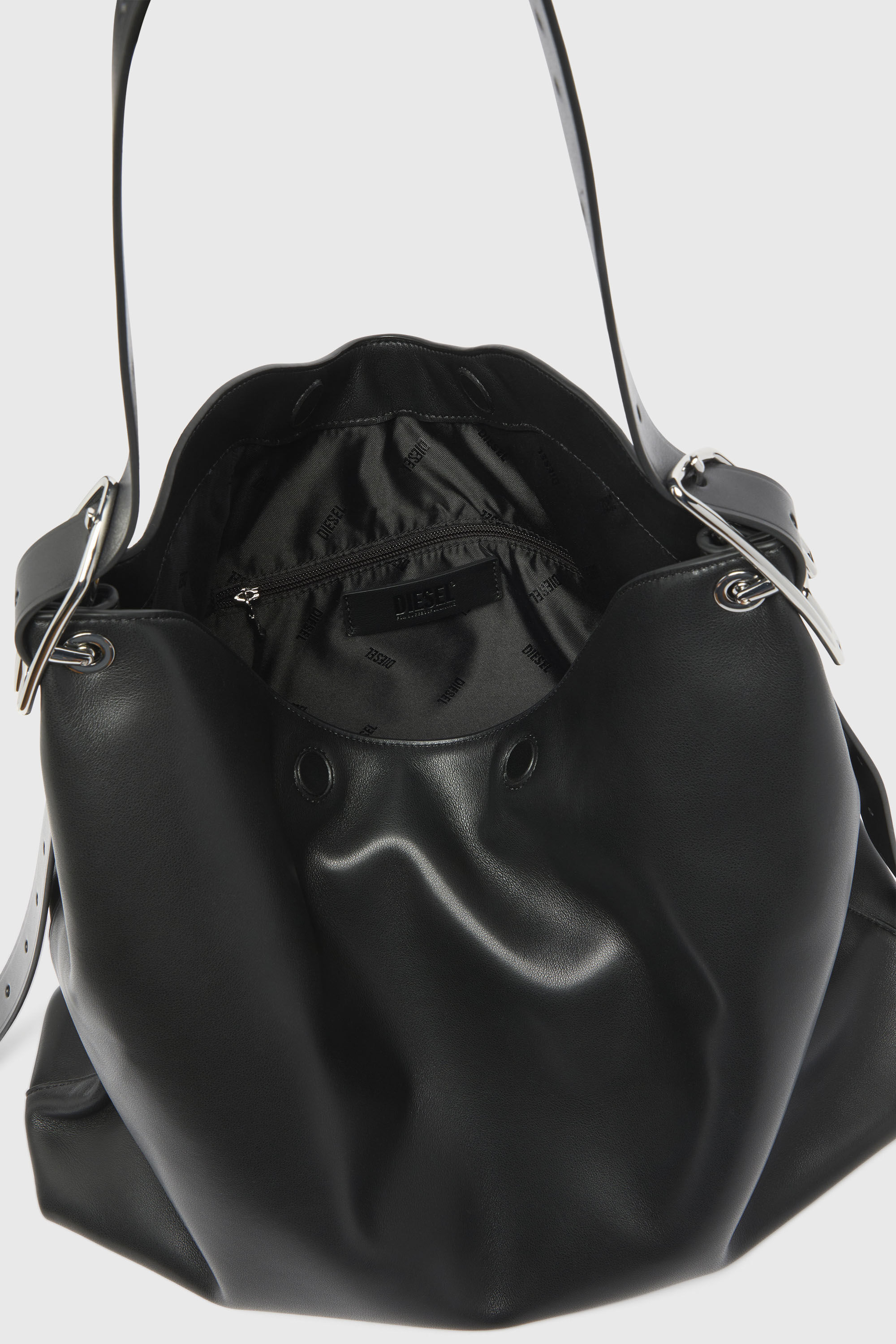 Slouchy Leather Shoulder Bag | Diesel® US {{Country}}