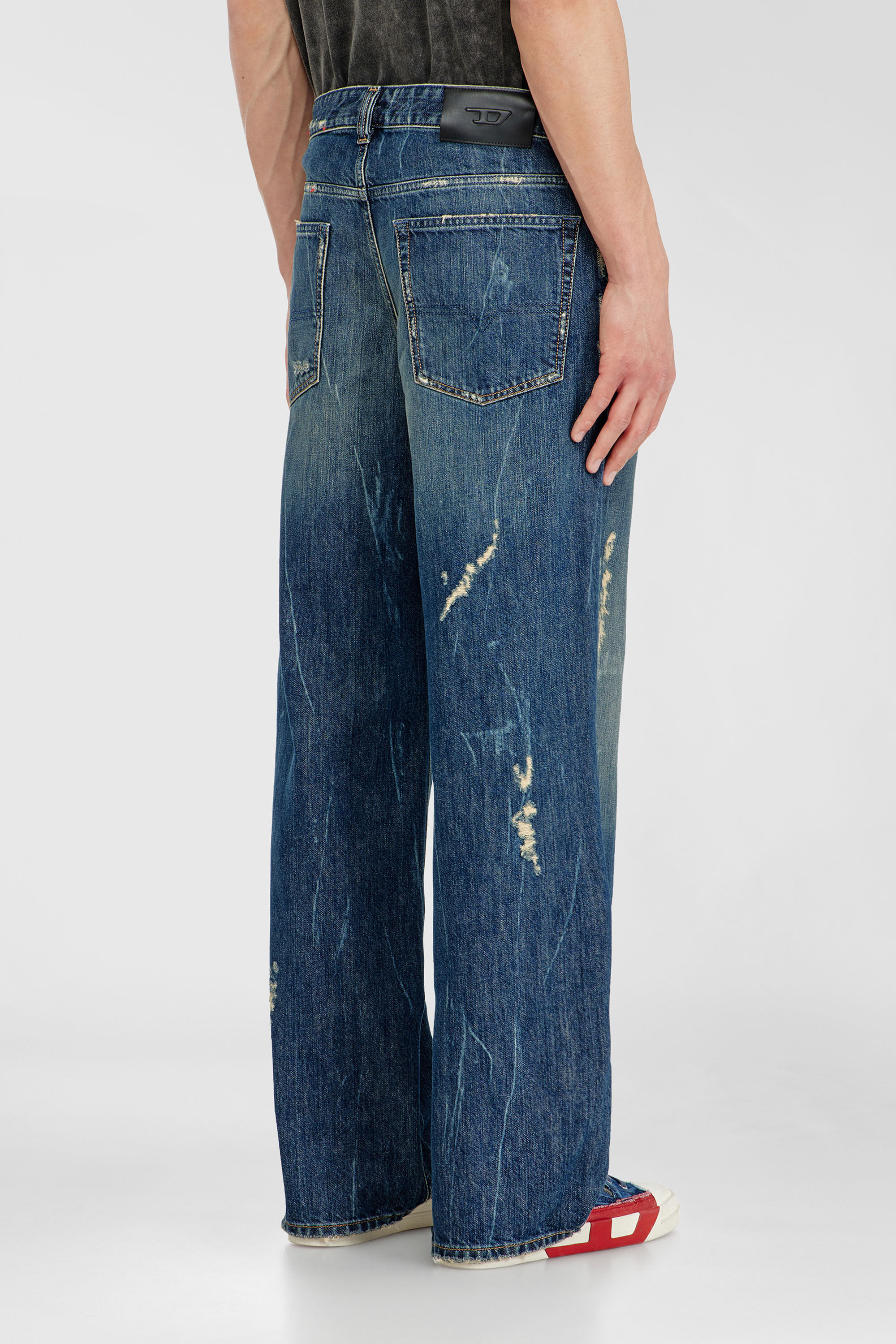 Men's Relaxed Jeans | Low Waist 2001 D-MacroMedium blue | Diesel US