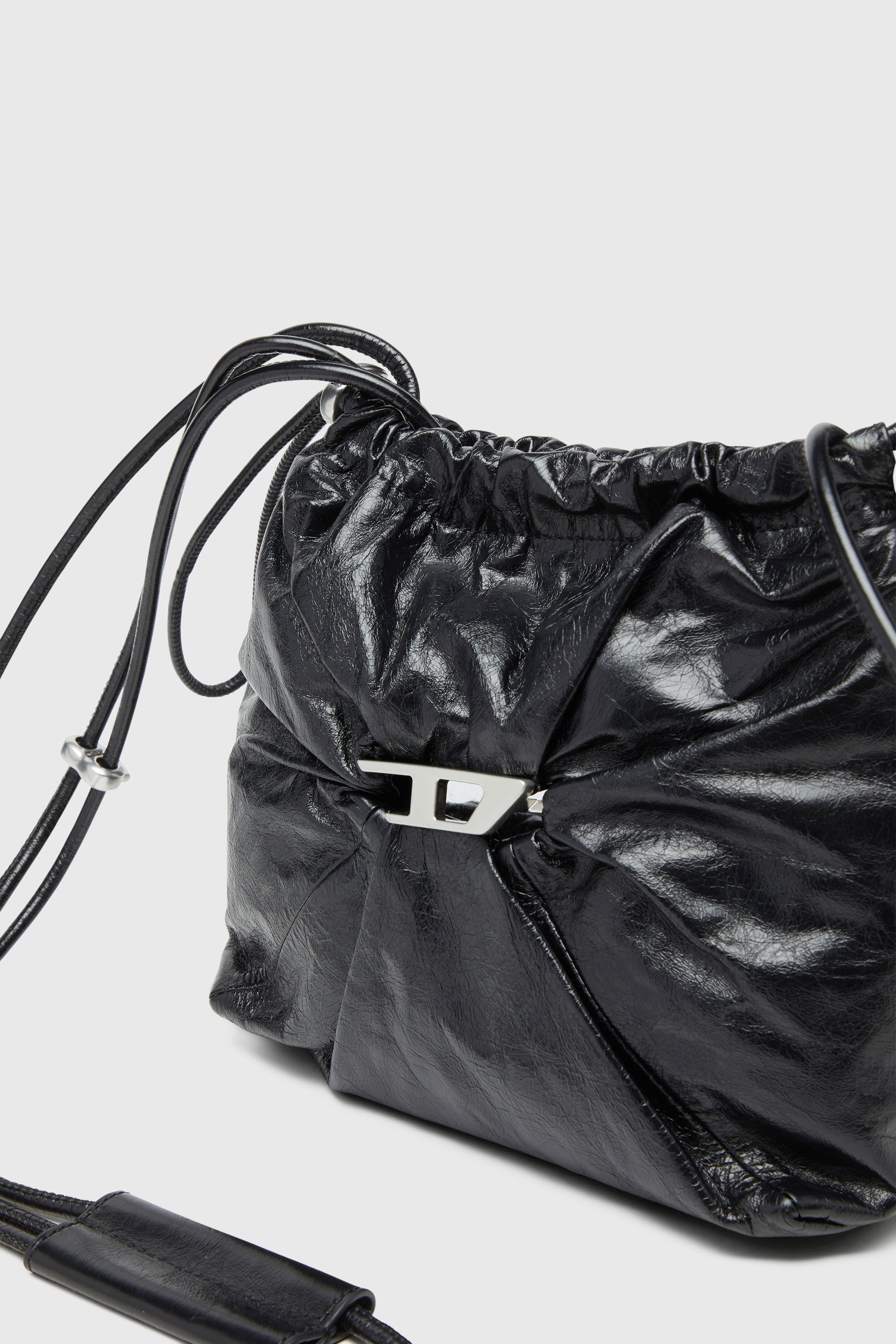 Diesel - SCRUNCH-D BUCKET, Scrunch-D-Bolso tipo cubo en cuero arrugado y brillante Mujer in Negro - 6