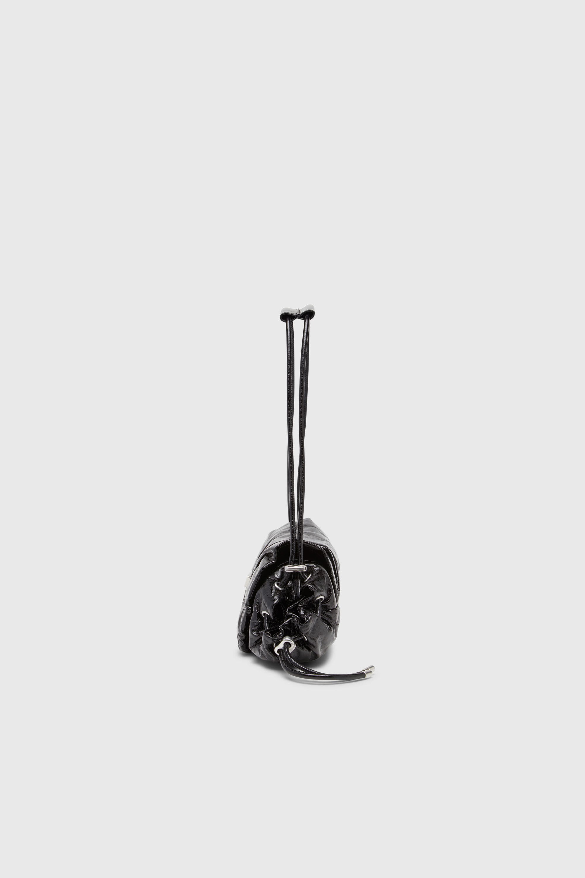 Diesel - SCRUNCH-D SHOULDER S, Scrunch-D-Petit sac &agrave; bandouli&egrave;re en cuir froiss&eacute; Femme in Noir - 5