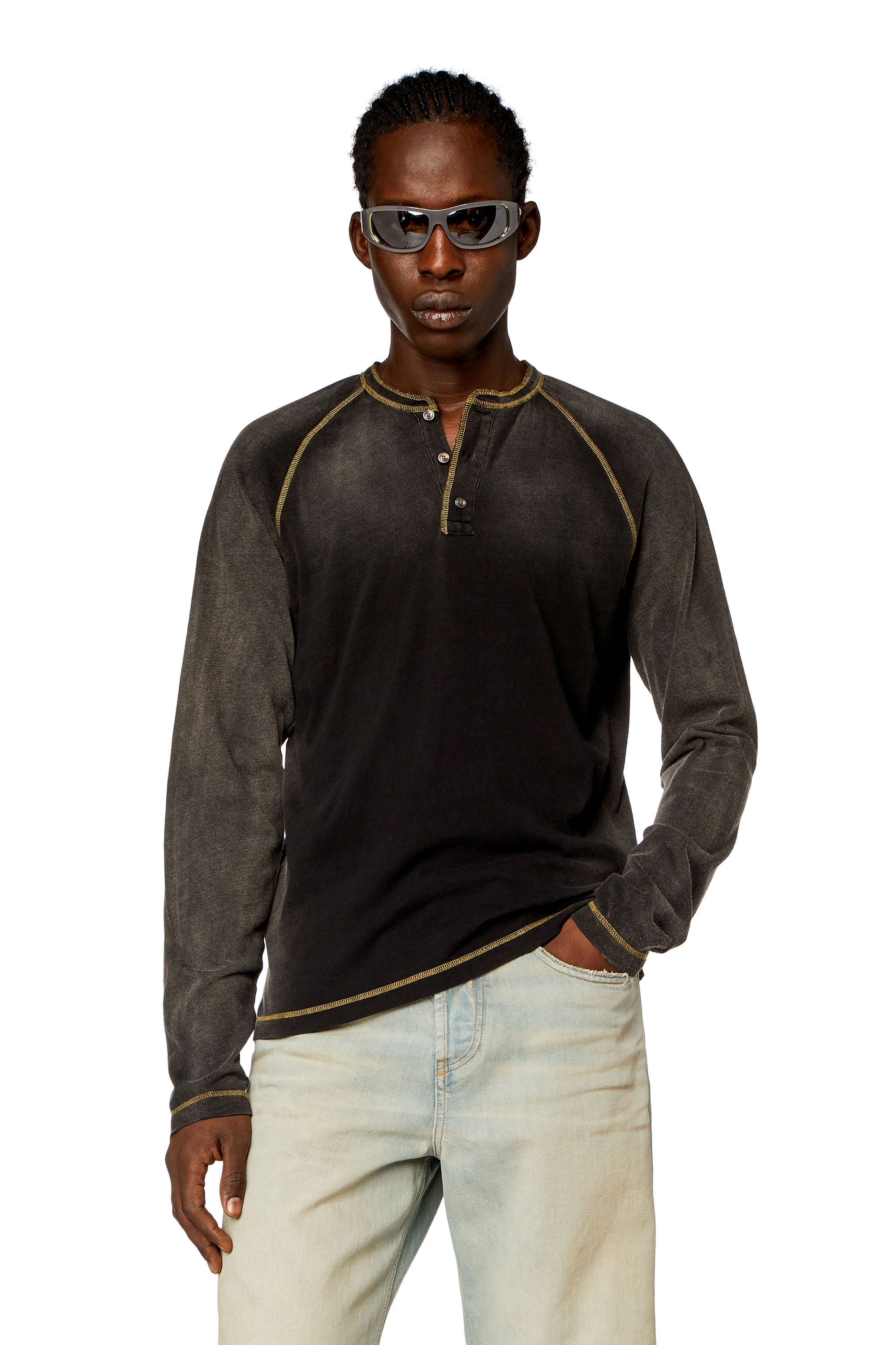 Diesel - T-RISY, T-shirt Henley avec effet délavé par le soleil Homme in Noir - 3