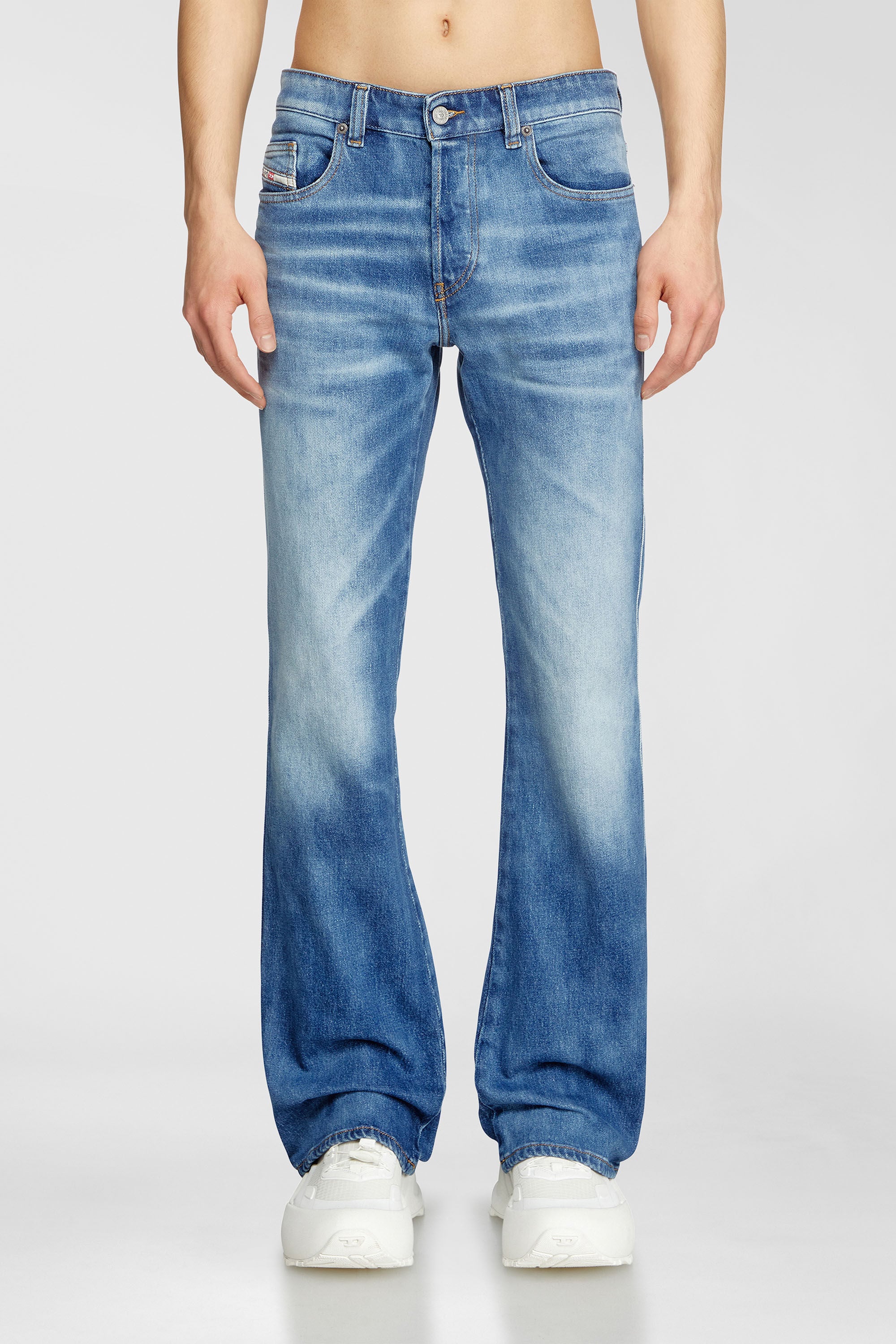 Diesel - Bootcut Jeans 1998 D-Buck 09L19 Hombre, Azul medio - 2