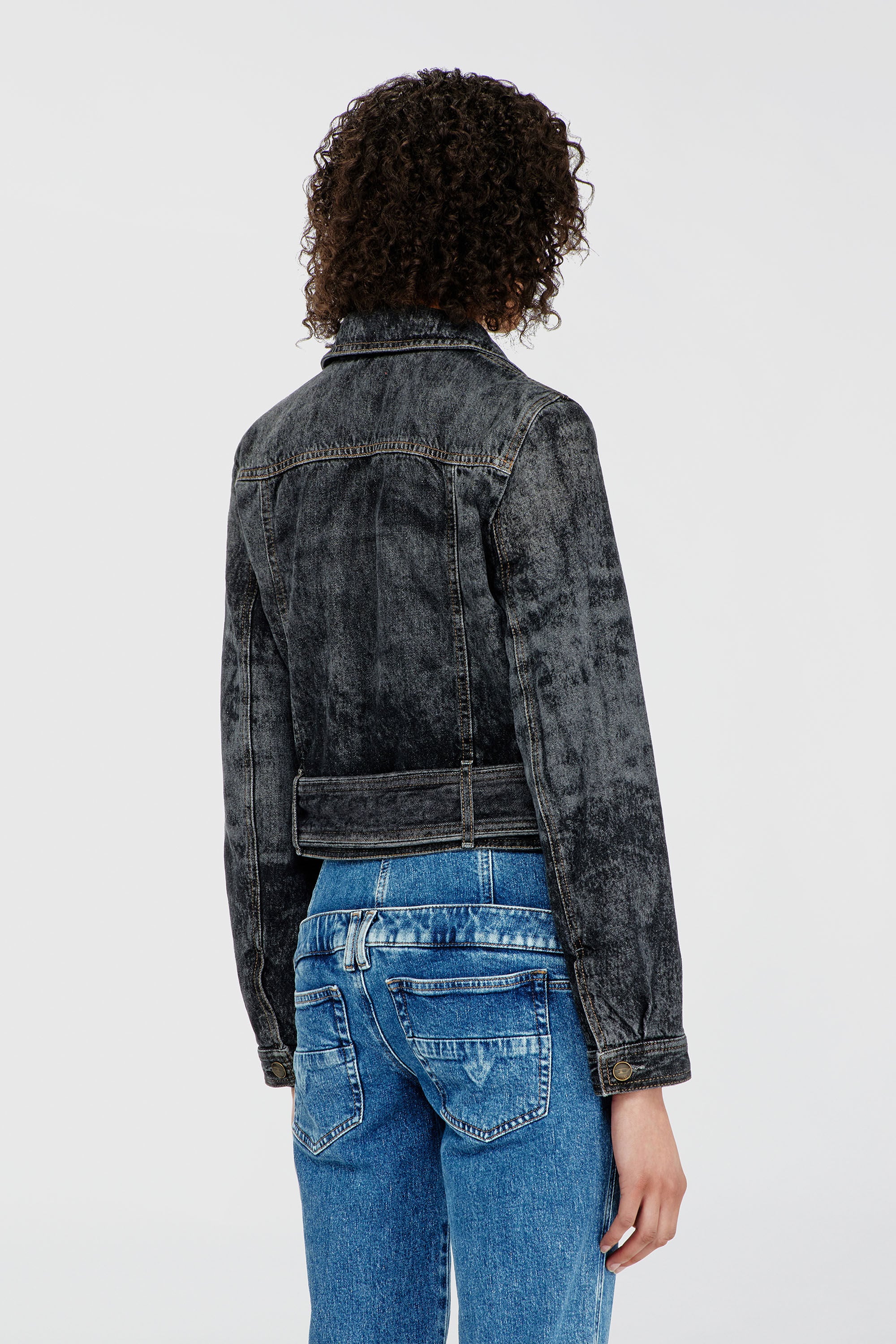 Diesel - DE-LEGEND-S, Chaqueta denim cropped con cintur&oacute;n Mujer in Negro - 5