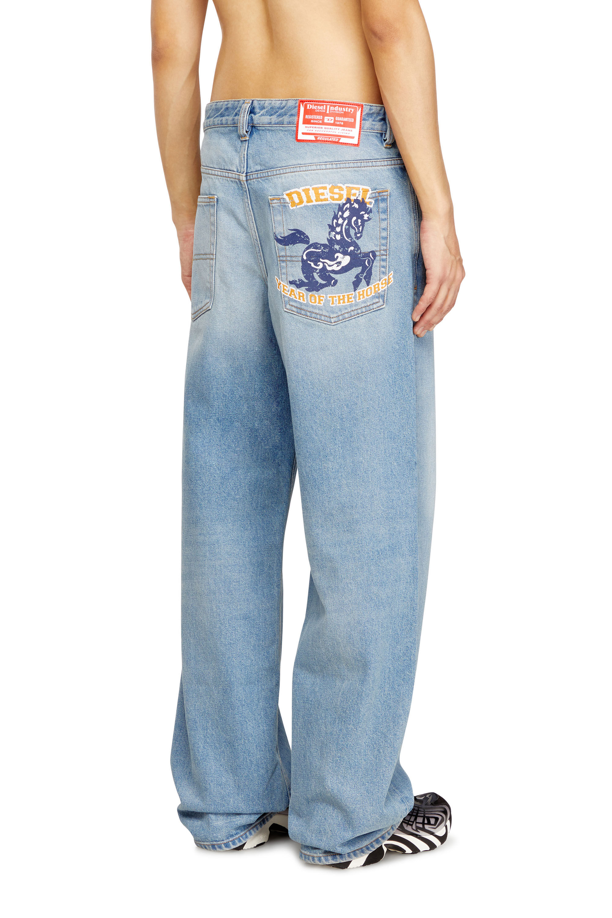 【DIESEL】Relaxed Jeans 2001 D-Macro Men's Relaxed Jeans | Light Blue | Diesel 2001 D-Macro