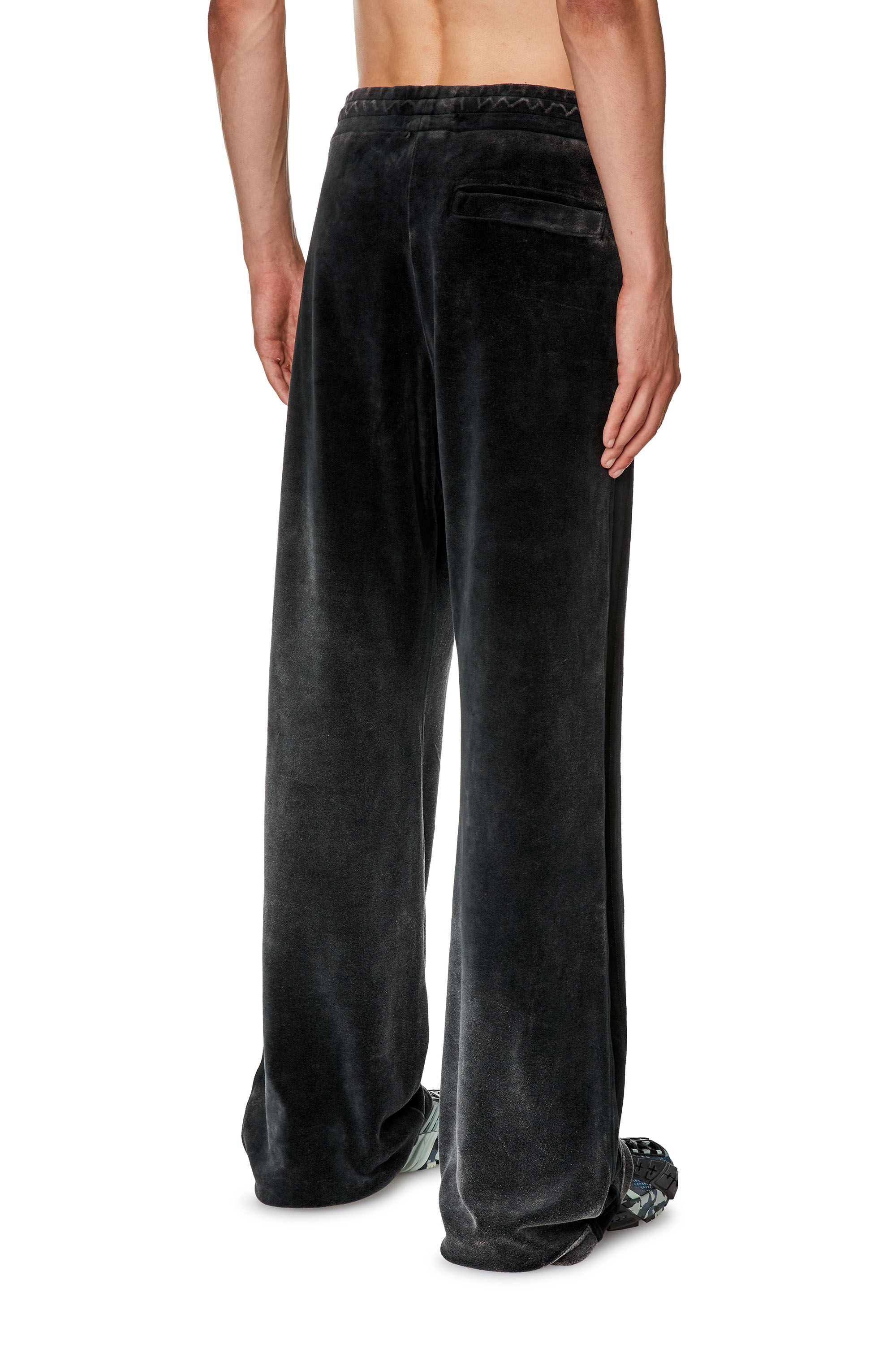 Diesel - P-ZAMPBAND, Pantalon de survêtement en chenille avec bandes latérales Homme in Noir - 4