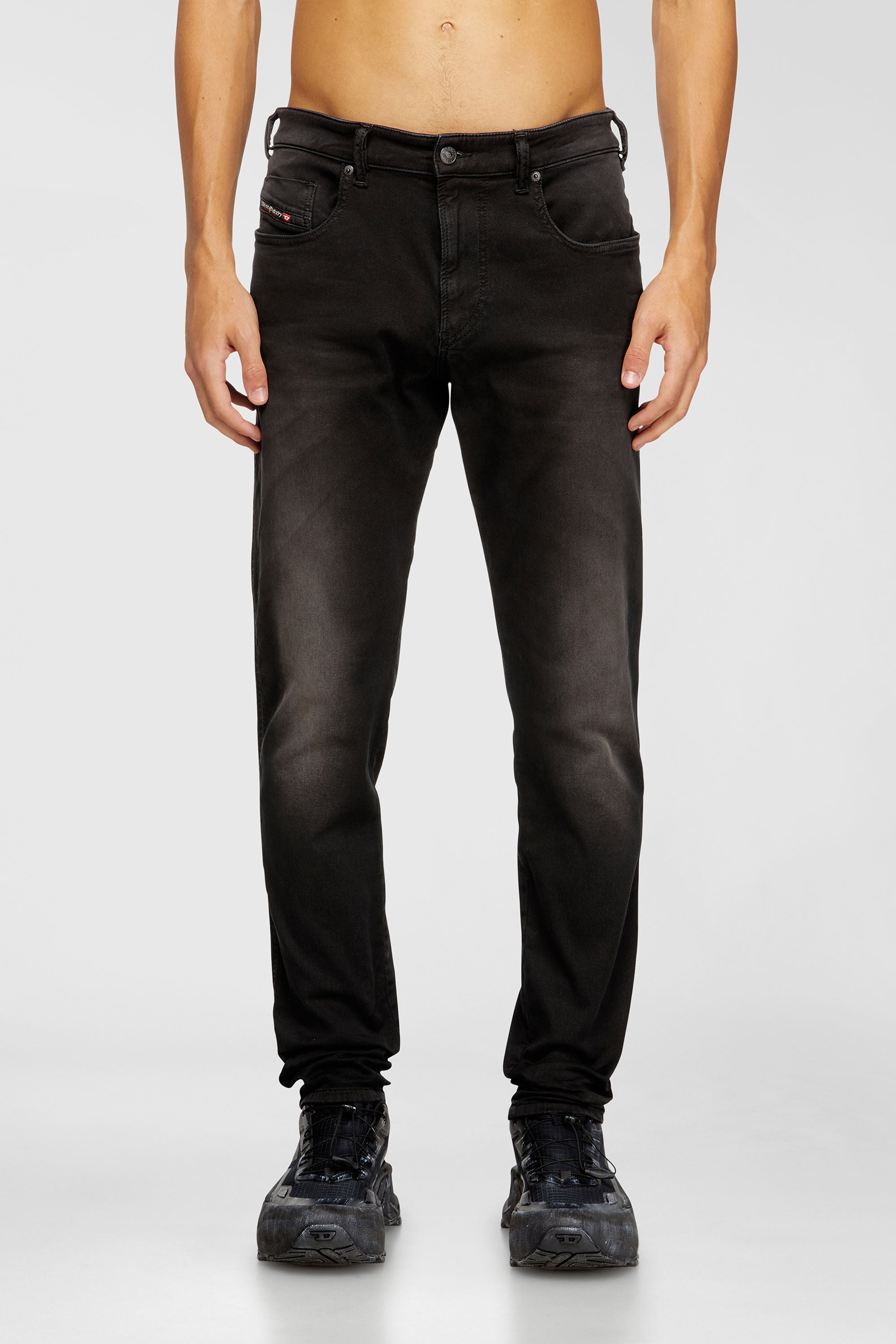 Diesel - Slim 2062 D-Strukt Joggjeans&reg; 0670M Hombre, Negro/Gris oscuro - 2