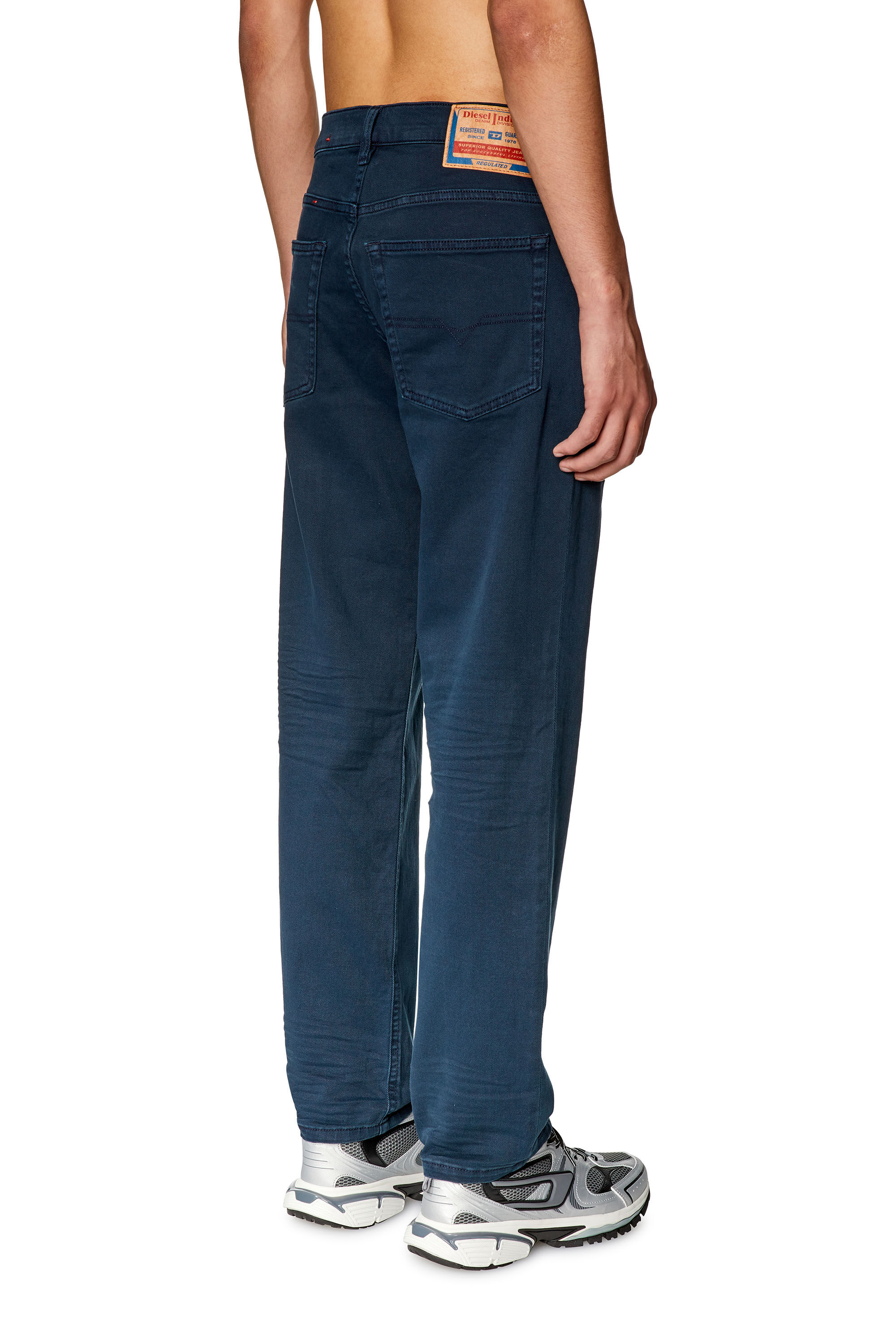 Diesel - Regular Jeans 2023 D-Finitive 0QWTY Homme, Bleu Foncé - Image 4