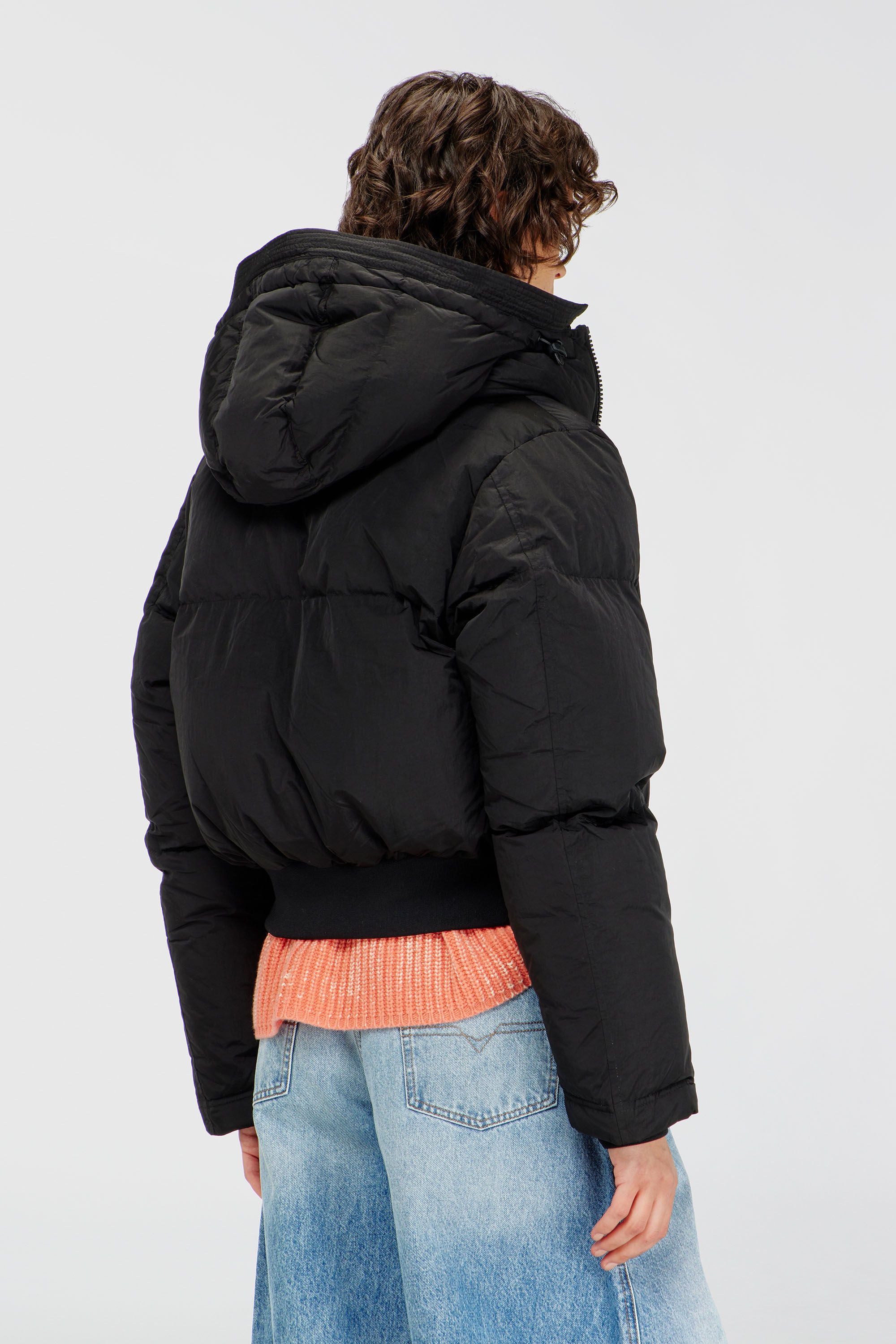 Diesel - W-PEYT-SHORT-NEW-P1, Chaqueta de plum&oacute;n con capucha de nailon arrugado Mujer in Negro - 5