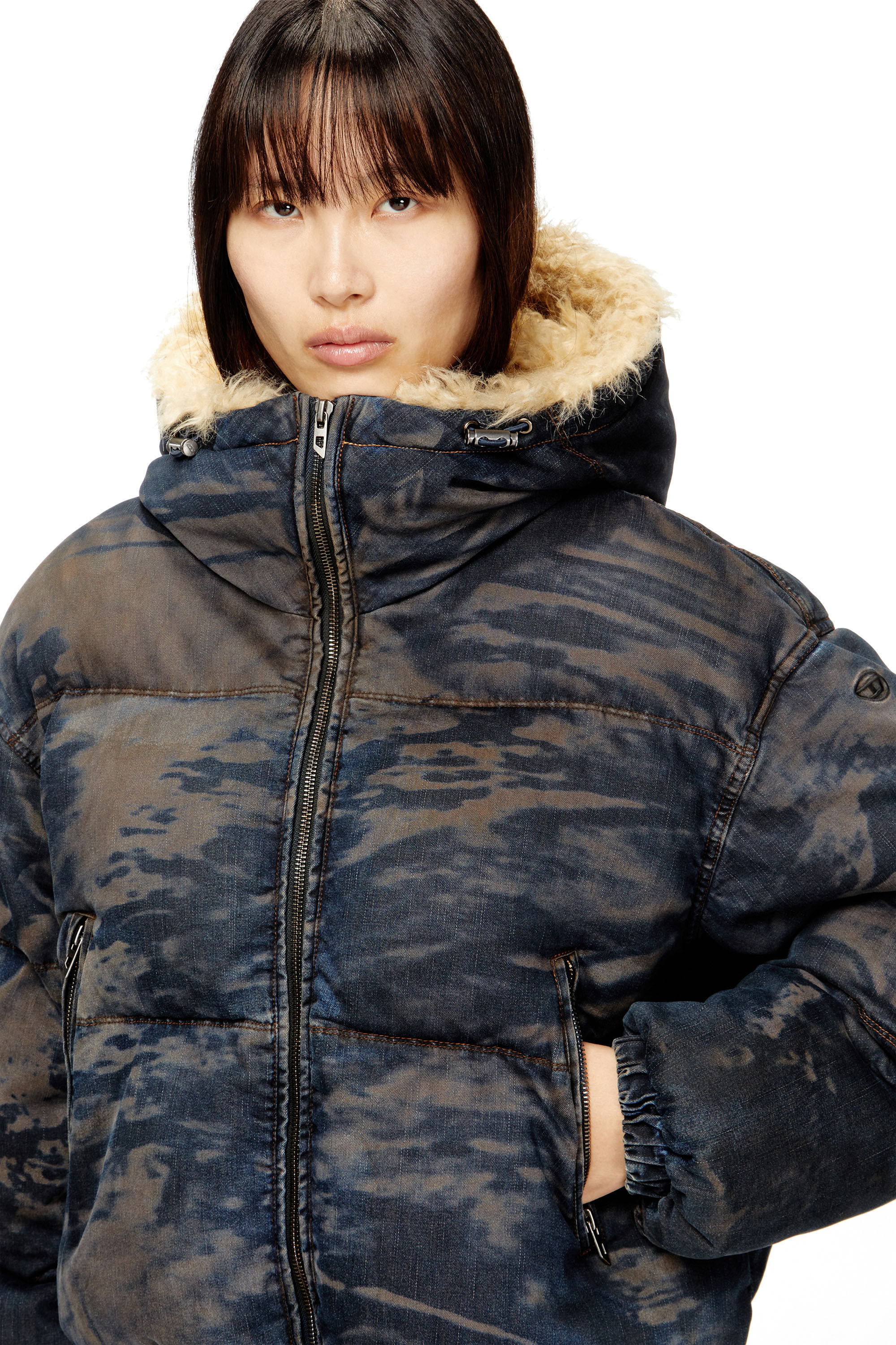 Diesel - W-AVES-FUR, Doudoune à capuche en denim camouflage effet sali Femme in Polychrome - 4
