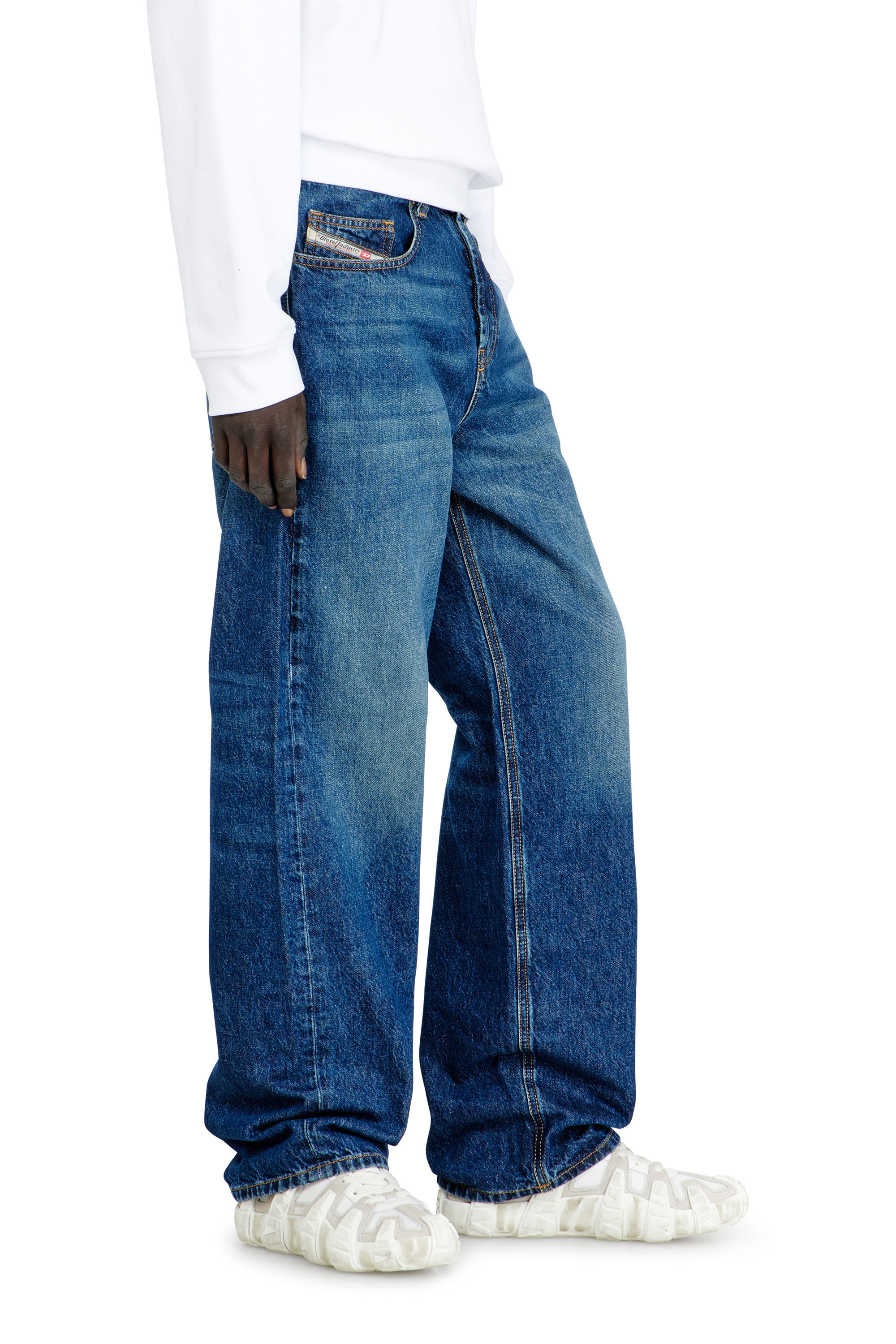 Men's Relaxed Jeans | Medium blue | Diesel 2001 D-Macro