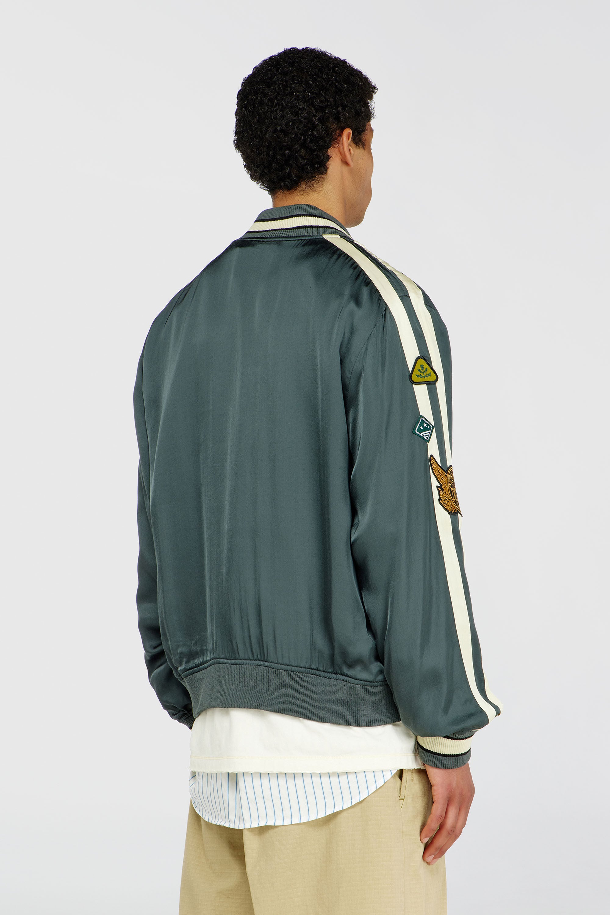 Diesel - J-ANNU, Blouson bomber satin&eacute; avec patchs Homme in Vert - 5