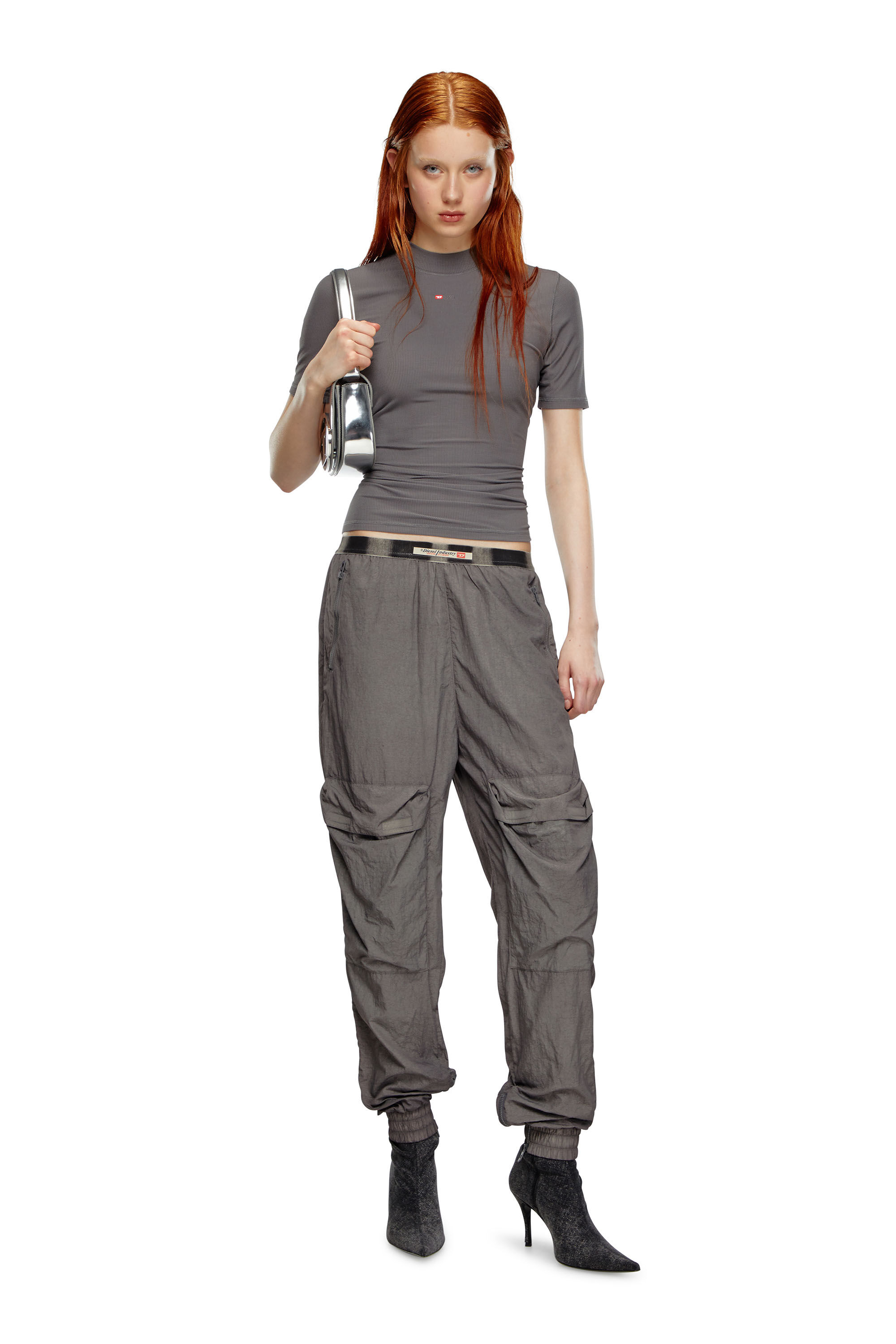 Diesel - P-ARADISE, Pantalon cargo en nylon délavé Femme in Gris - 1