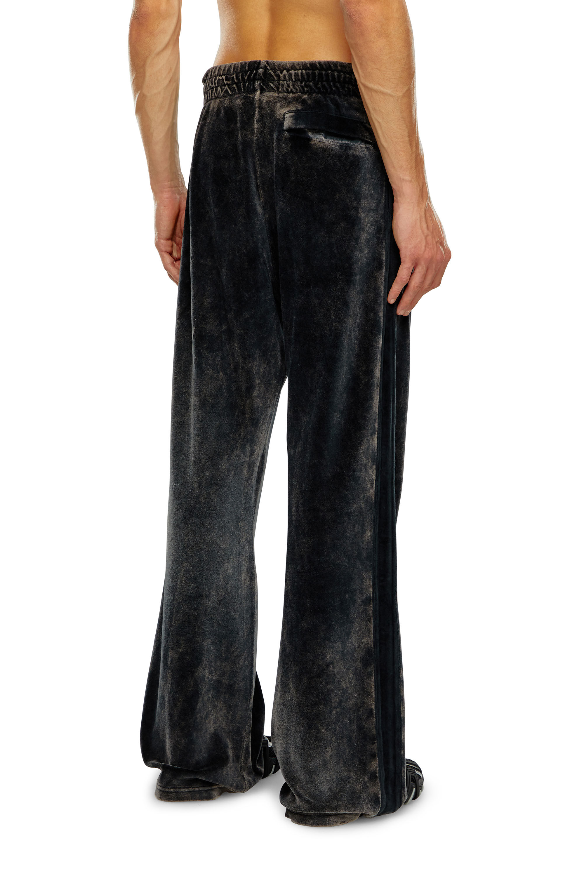 Diesel - P-OZAMP, Pantalon de survêtement ample en chenille délavé à l'acide Homme in Noir - 5
