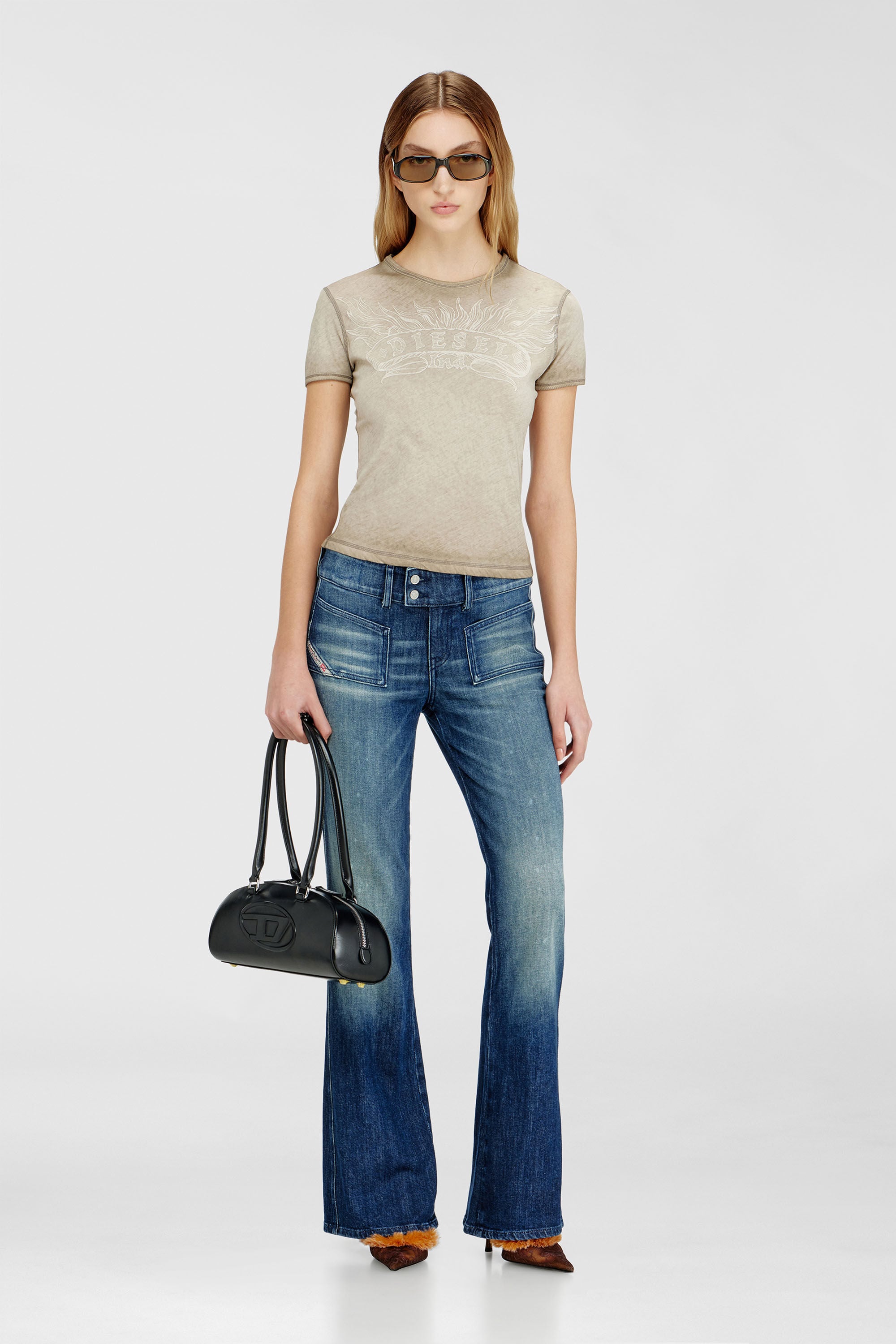 Diesel - T-UNCUTIES-LONG-AA2, T-shirt slim avec logo ton sur ton Femme in Beige - 1