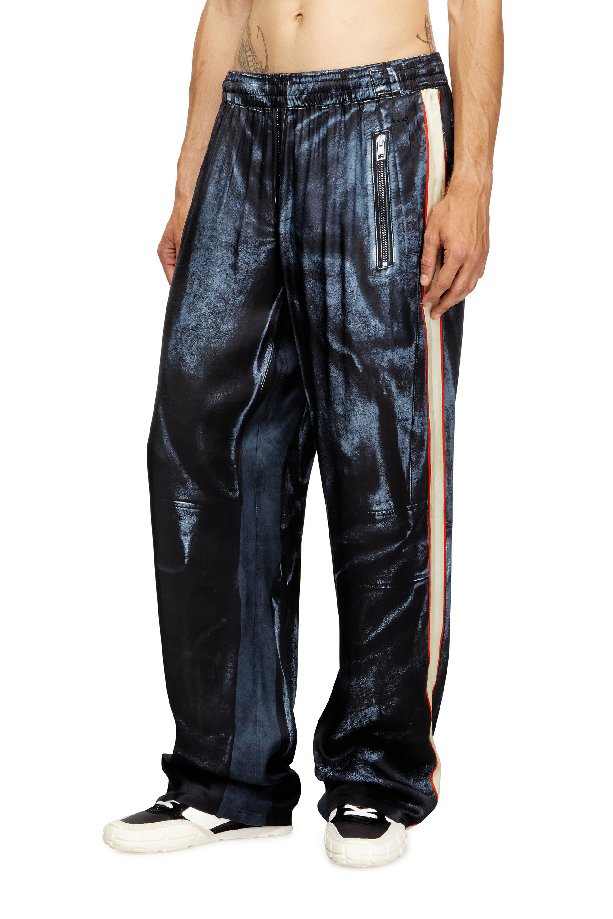 Diesel - P-THECKS-NMAN, Pantalon en viscose à imprimé de motard Homme in Polychrome - 3