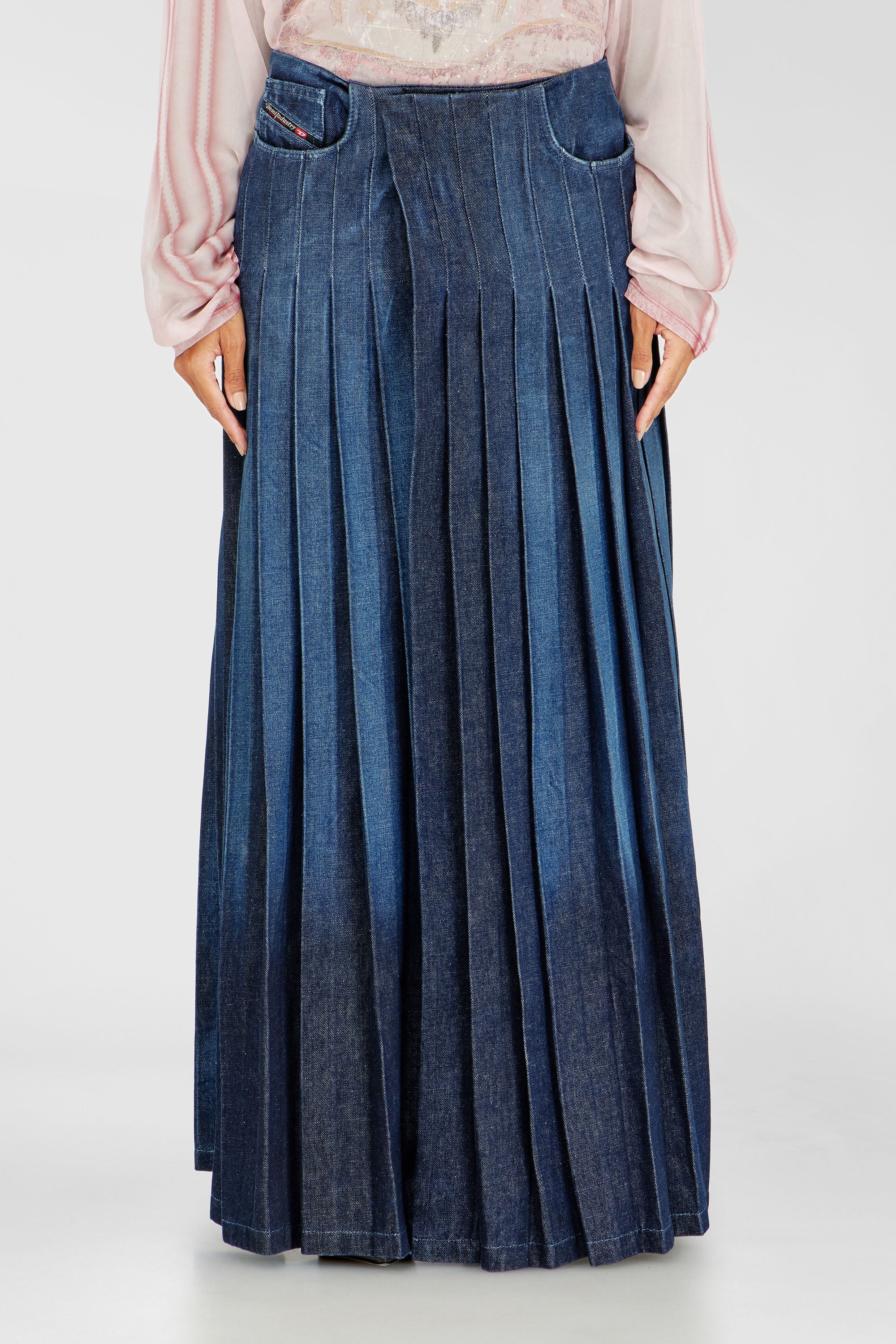 Diesel - D-QUILTY-FSJ1, Jupe longue portefeuille en denim pliss&eacute; Mixte in Bleu - 5