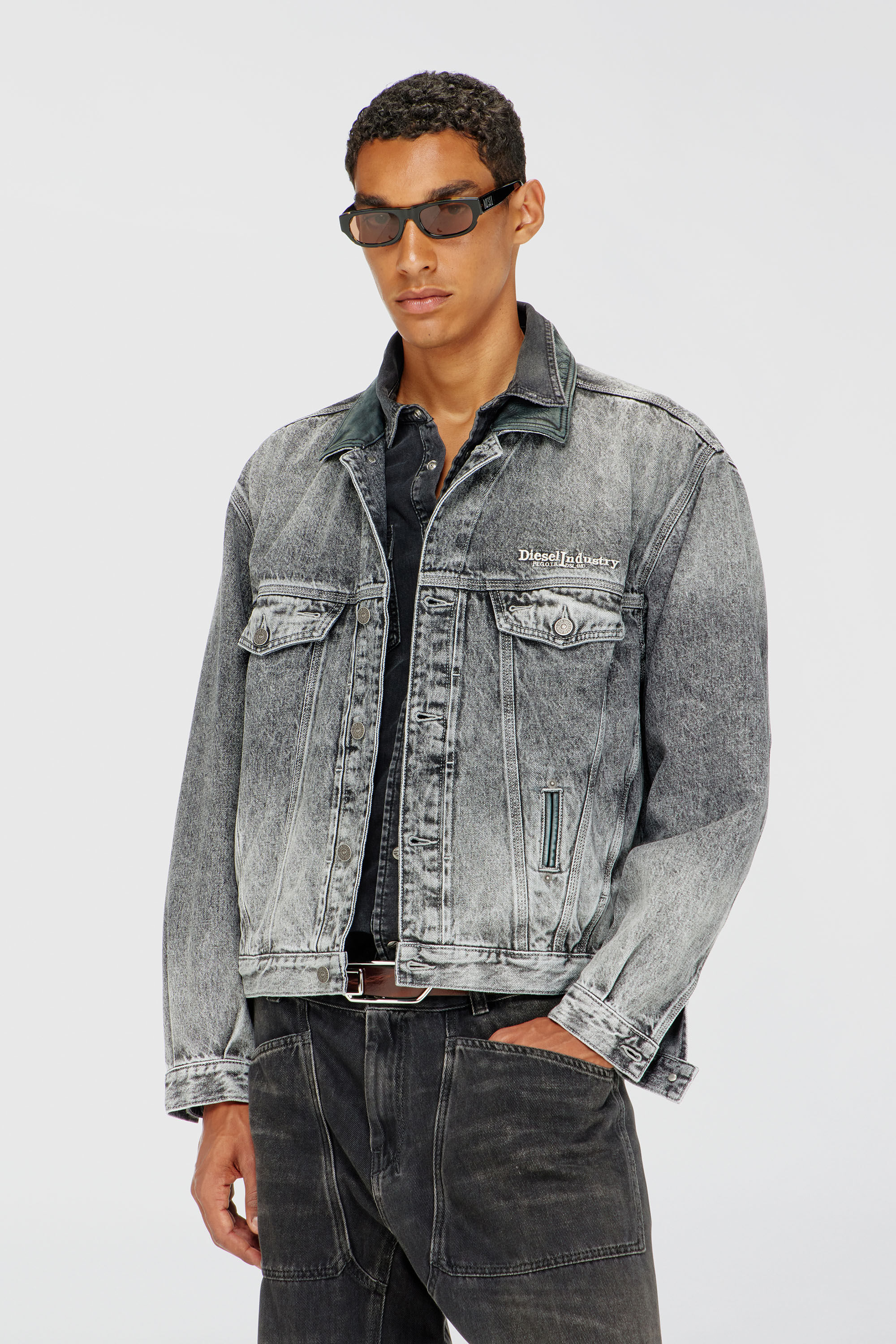 Diesel - D-DENVER-S, Unisex's Denim trucker jacket with tonal leather trims in Grey - 3