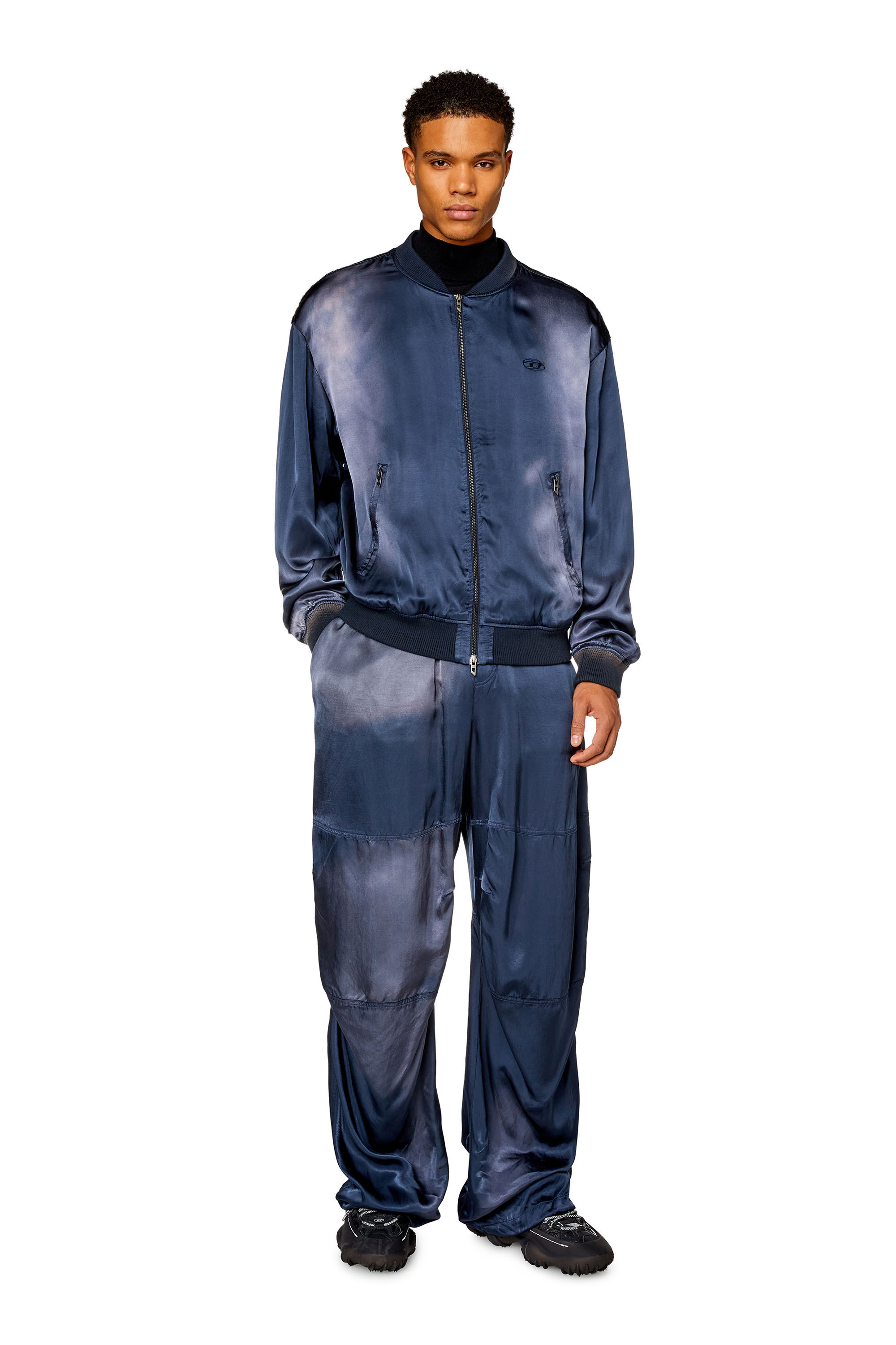 Diesel - P-MARTY, Pantalon cargo oversize en satin Homme in Bleu - 1