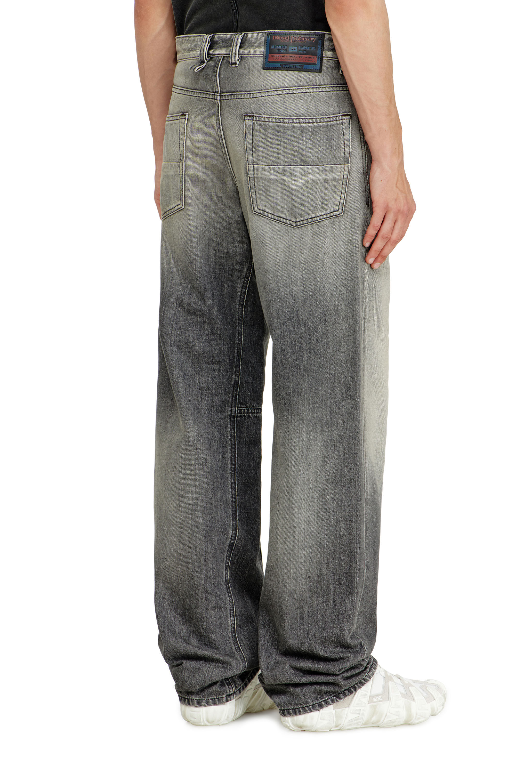Men's Relaxed Jeans | Low Waist 2001 D-MacroGrey | Diesel US