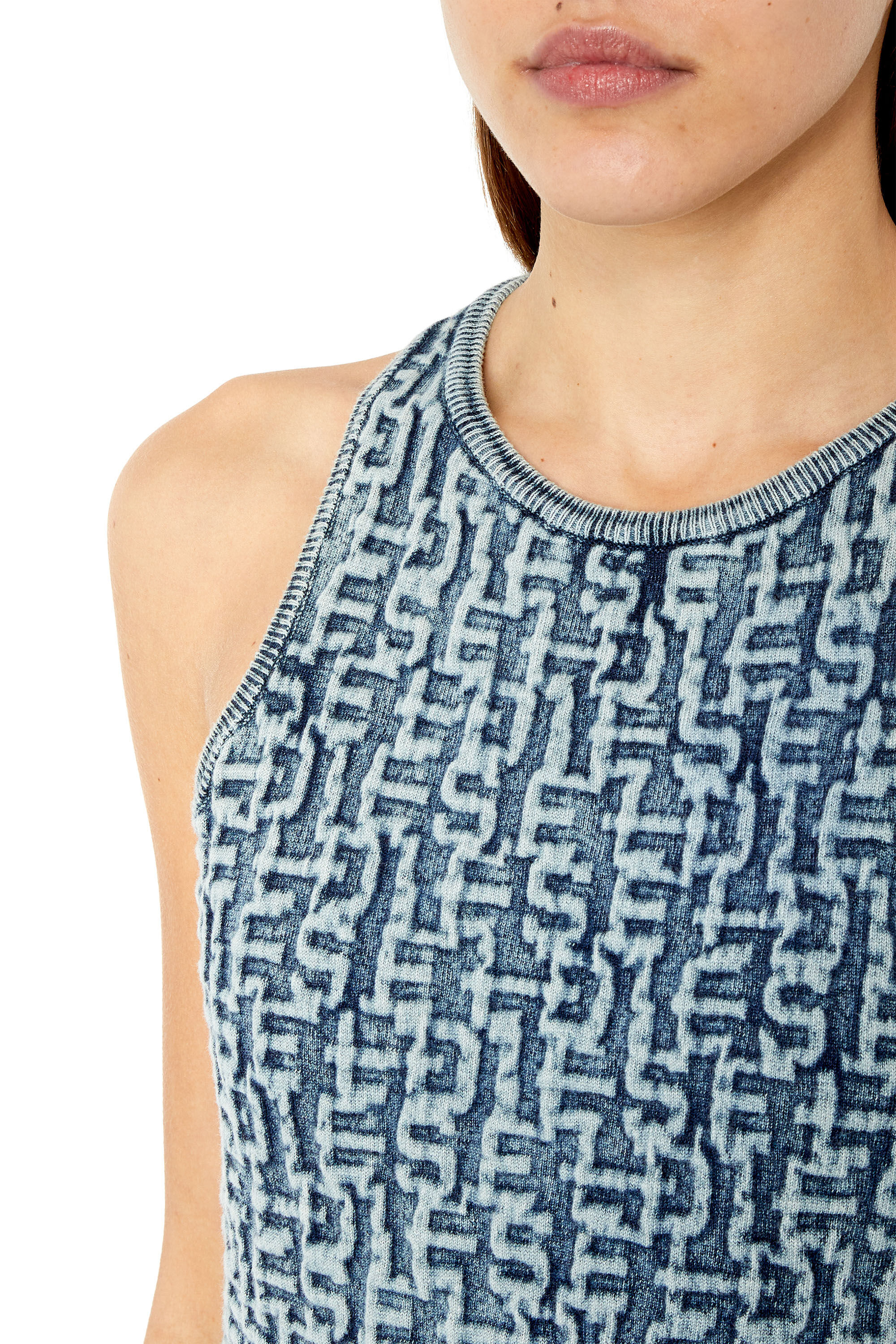 Diesel - M-YRTA, Robe débardeur courte en maille stretch à logo Femme in Bleu - 4