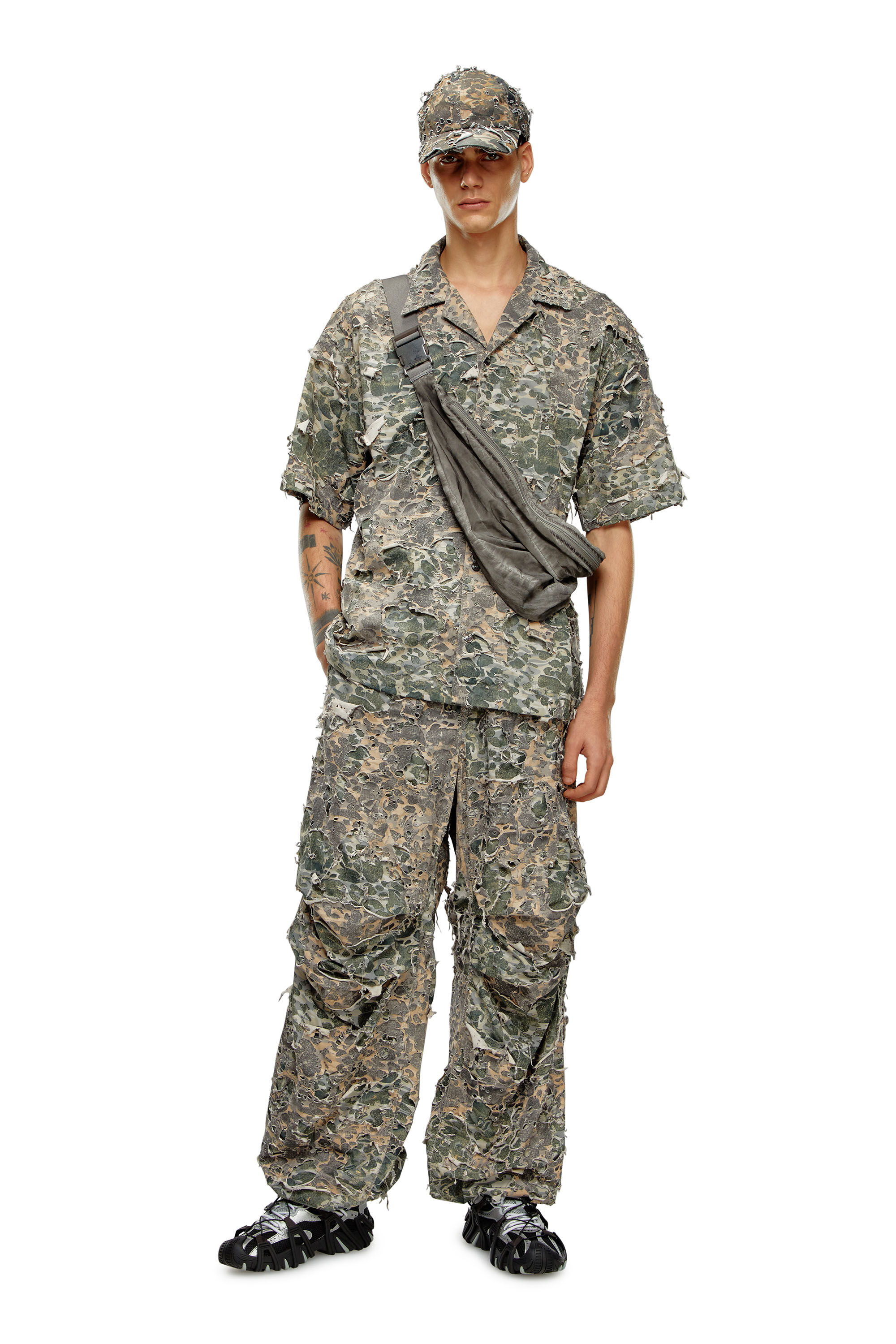 Diesel - S-HOCKNEY-CAMU, Chemise camouflage avec finition destroy Homme in Polychrome - 1