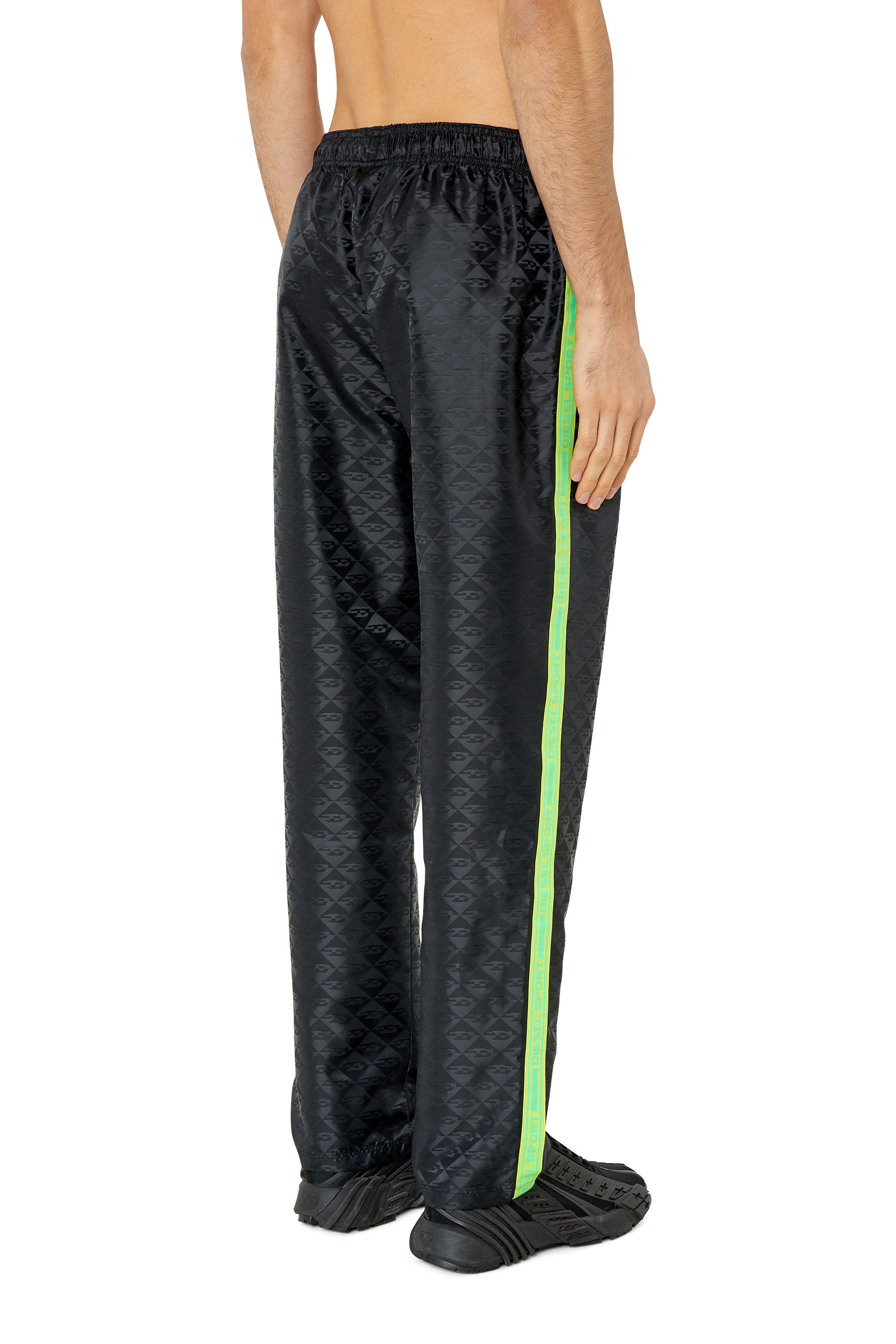 Diesel - AMWB-CREED-HT26, Pantalon de survêtement en satin Monogram Homme in Noir - 5