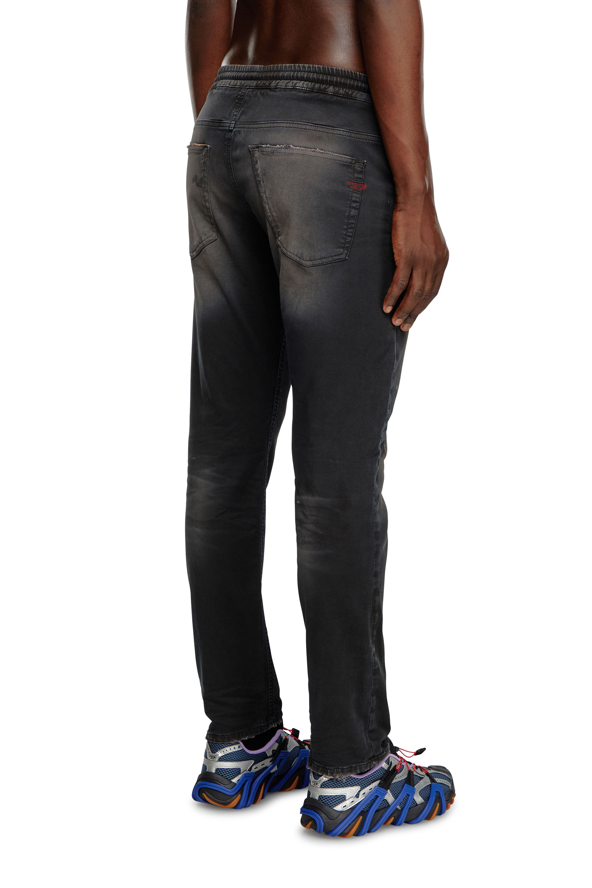 Diesel - Regular 2030 D-Krooley Joggjeans® 068LW Homme, Noir - Image 4