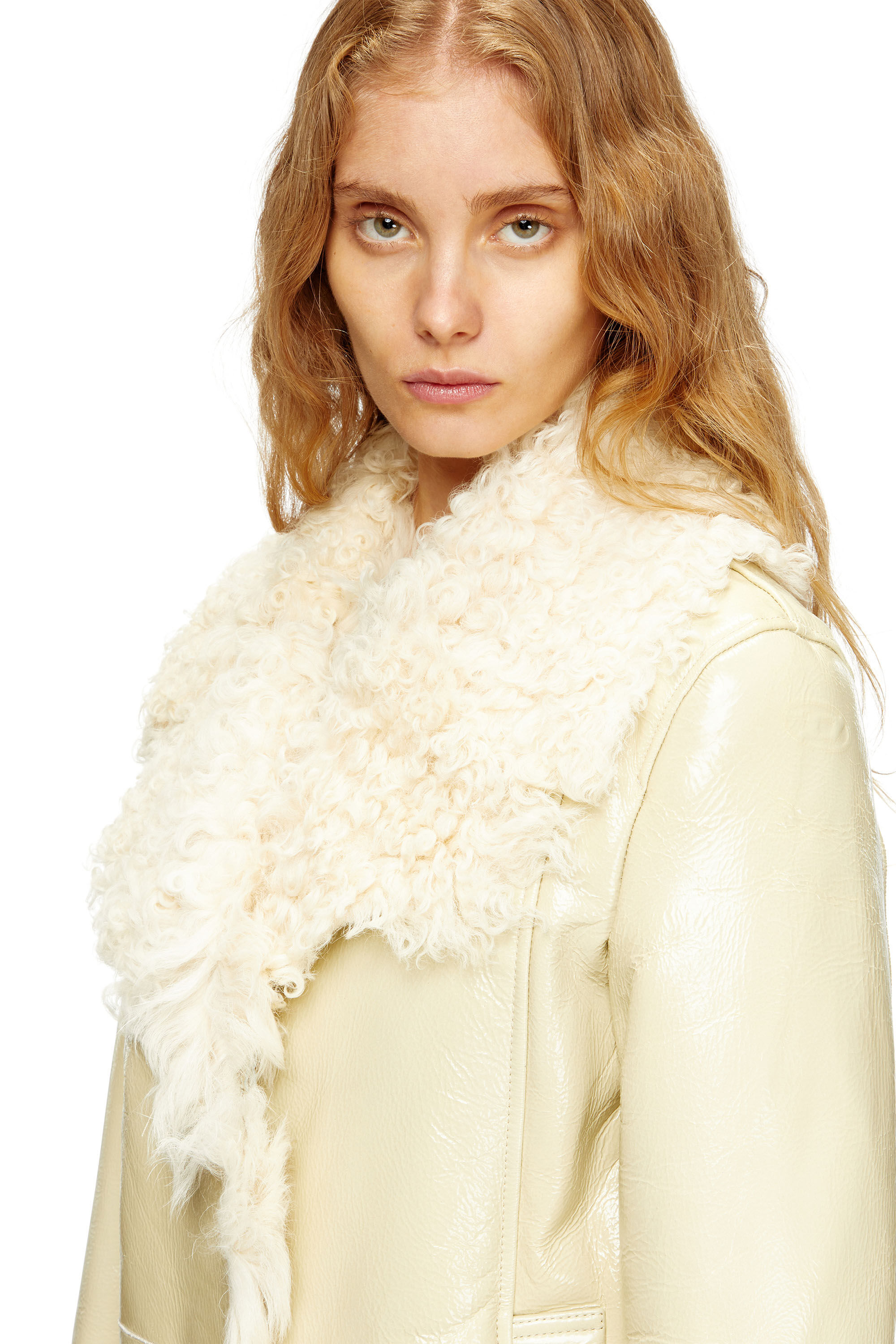 Diesel - L-ACONIC, Veste en shearling verni Femme in Beige - 4