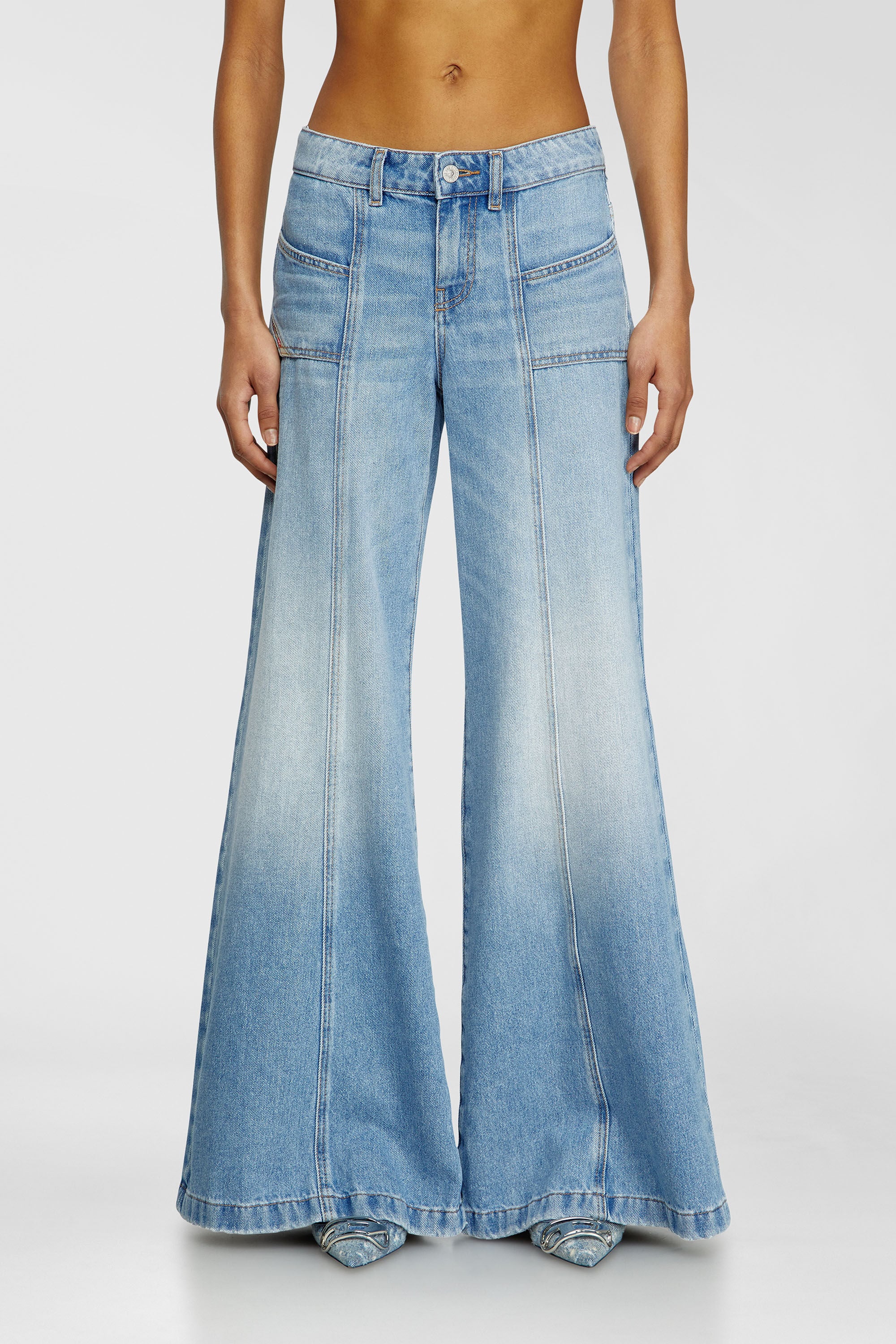 Diesel - Flare Jeans D-Akii 0CLBA Mujer, Azul Claro - 2