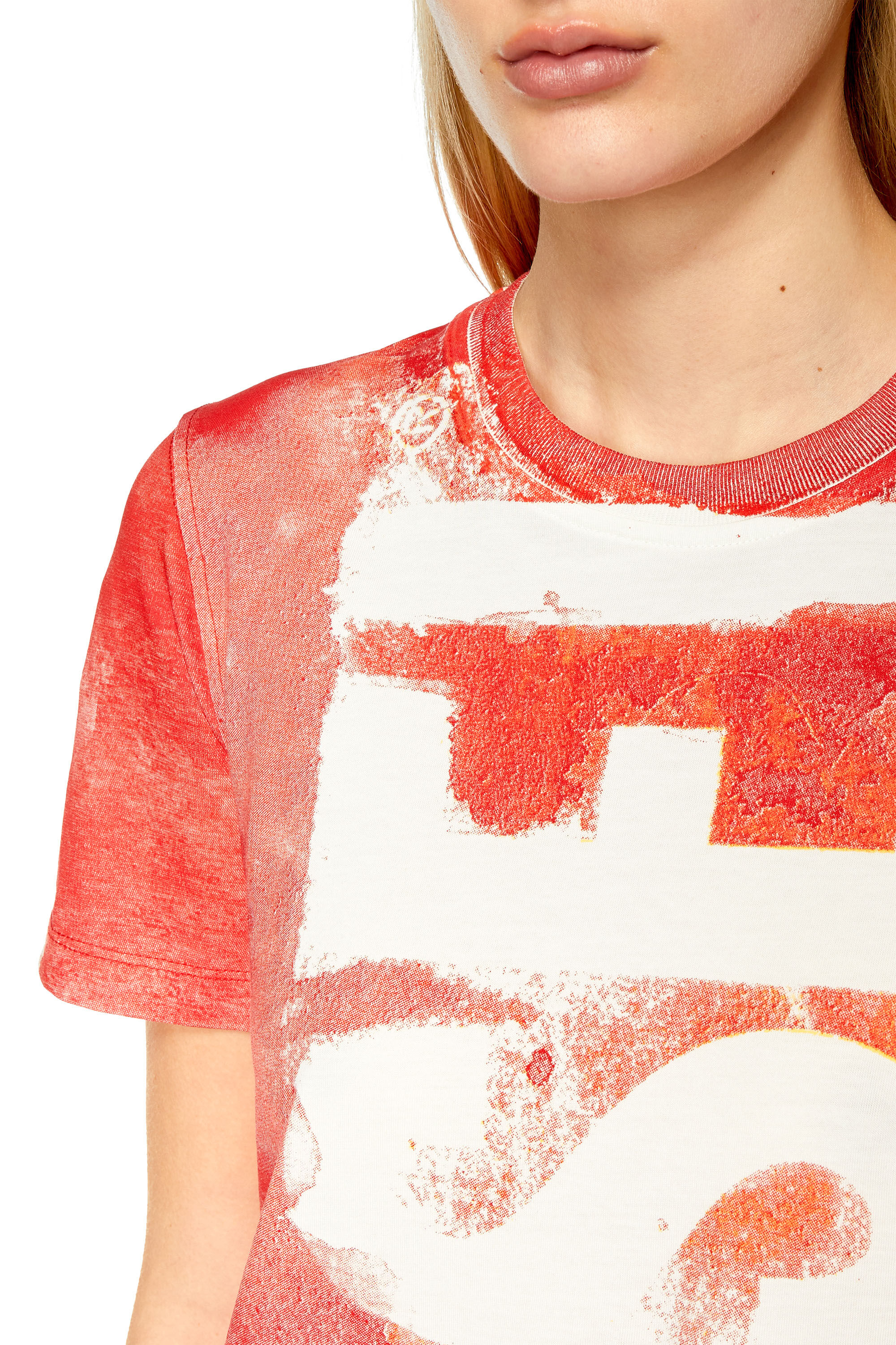 Diesel - T-REG-G1, T-shirt avec logo effet délavé Femme in Rouge - 4