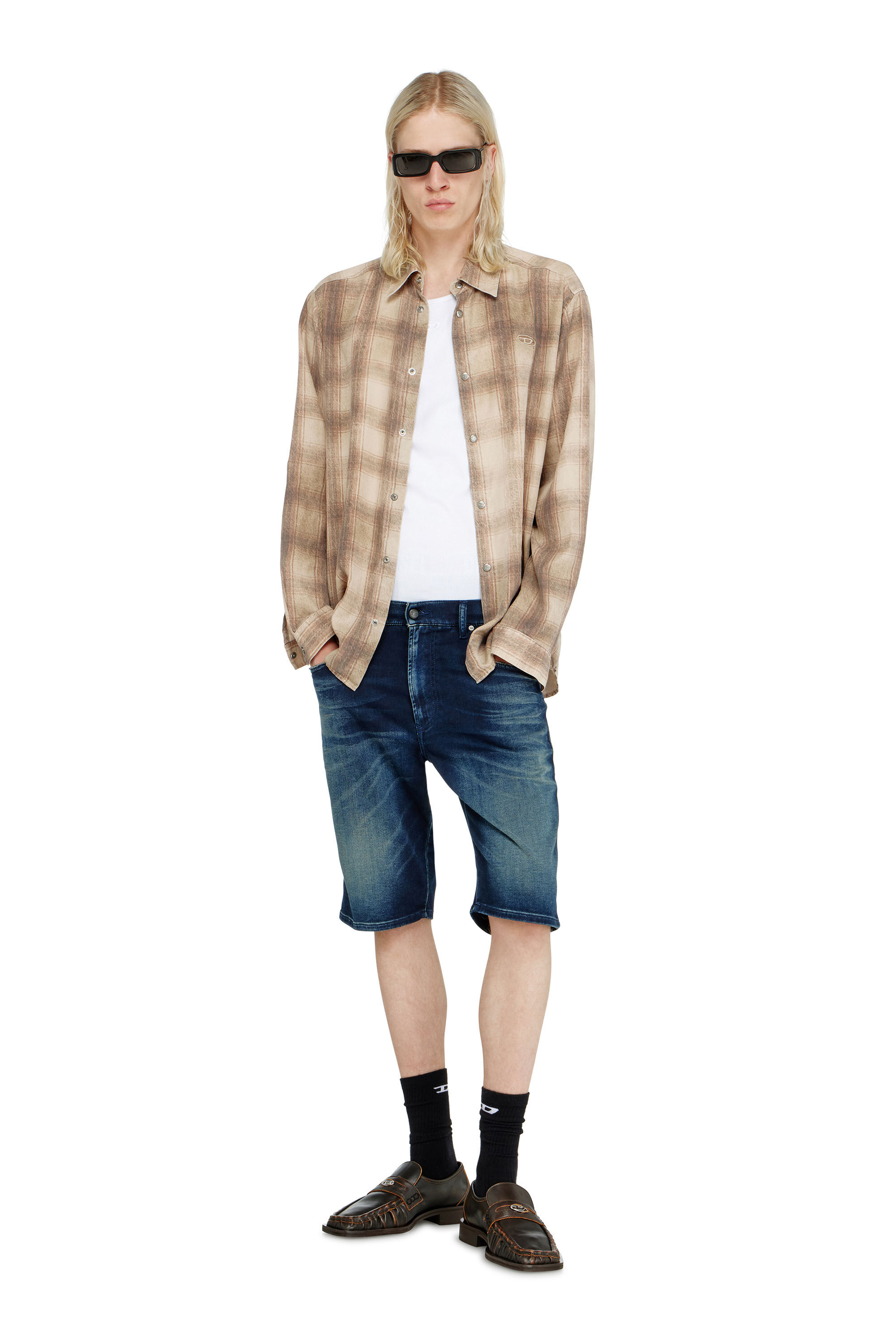 Diesel - 2033 D-KROOLEY-SHORT-BW JOGG, Male's Chino shorts in shaded JoggJeans in Dark Blue - 1