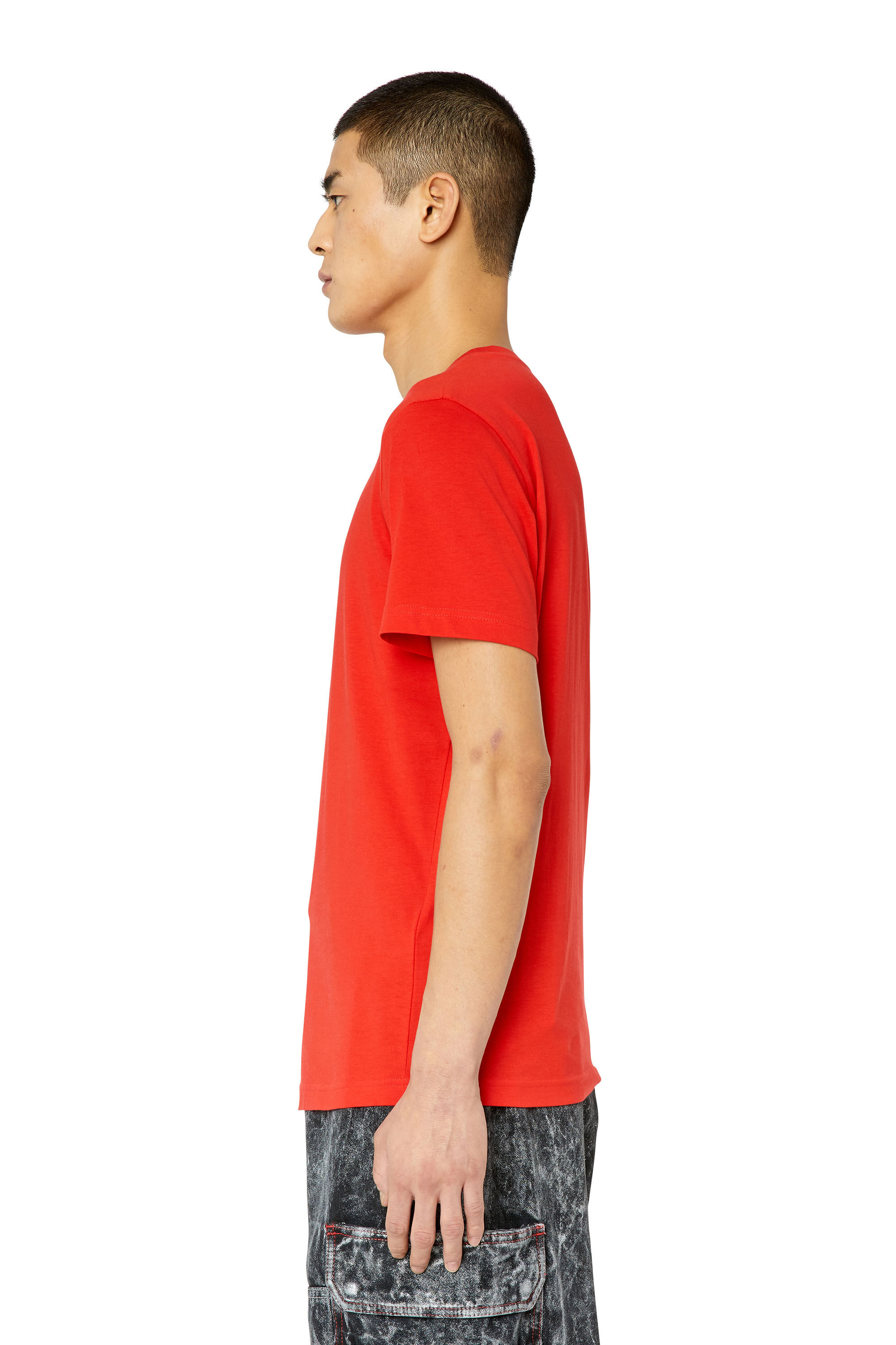 Diesel - T-DIEGOR-D, T-shirt avec empiècement D Homme in Rouge - 6