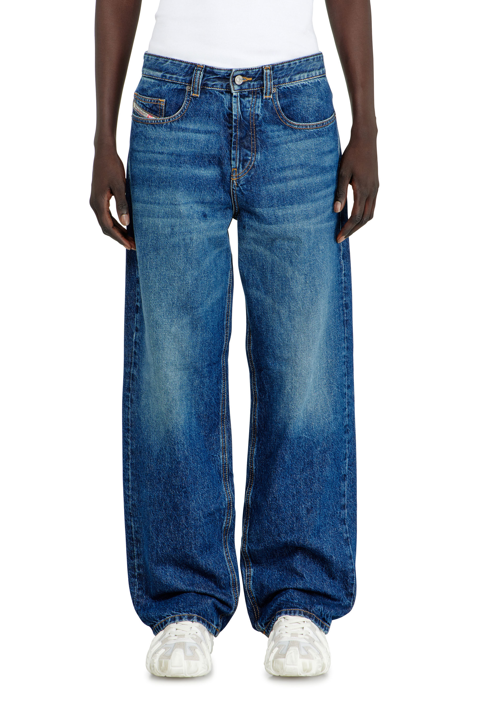 Men's Relaxed Jeans | Medium blue | Diesel 2001 D-Macro
