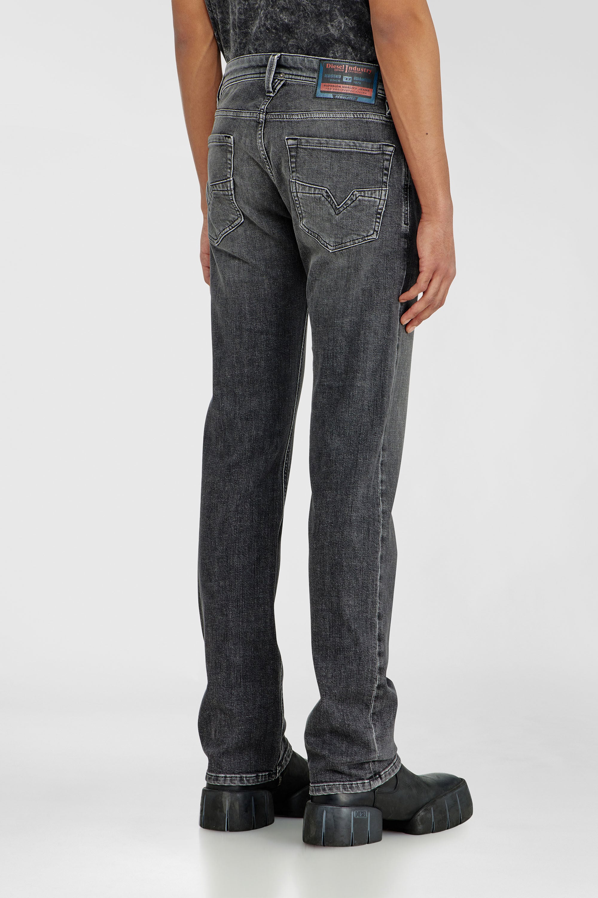 Men's Regular Jeans | Low Waist 1985 LarkeeBlack/Dark grey | Diesel US