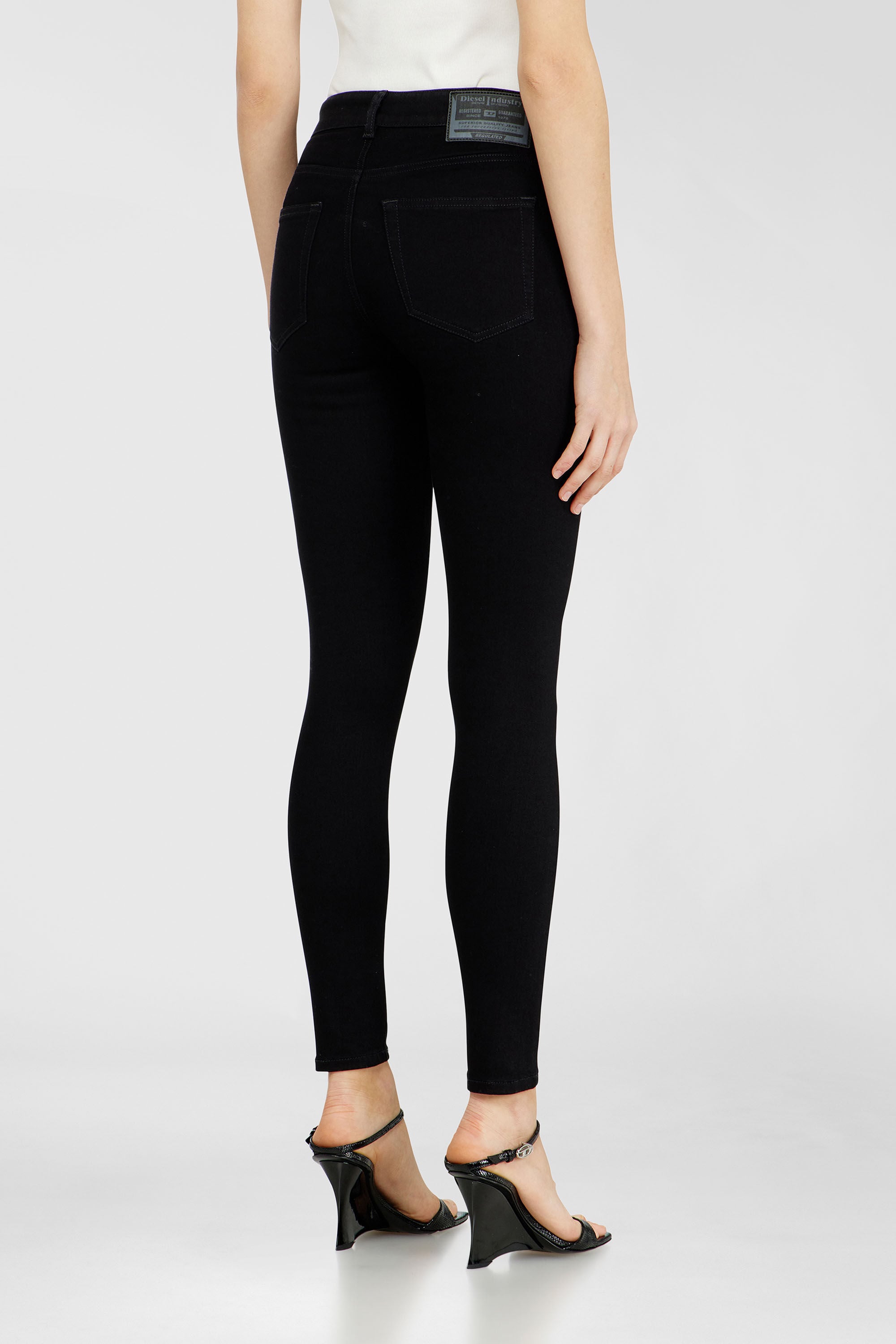 2017 SLANDY Woman: Super skinny Jeans regular waist | Black/Dark