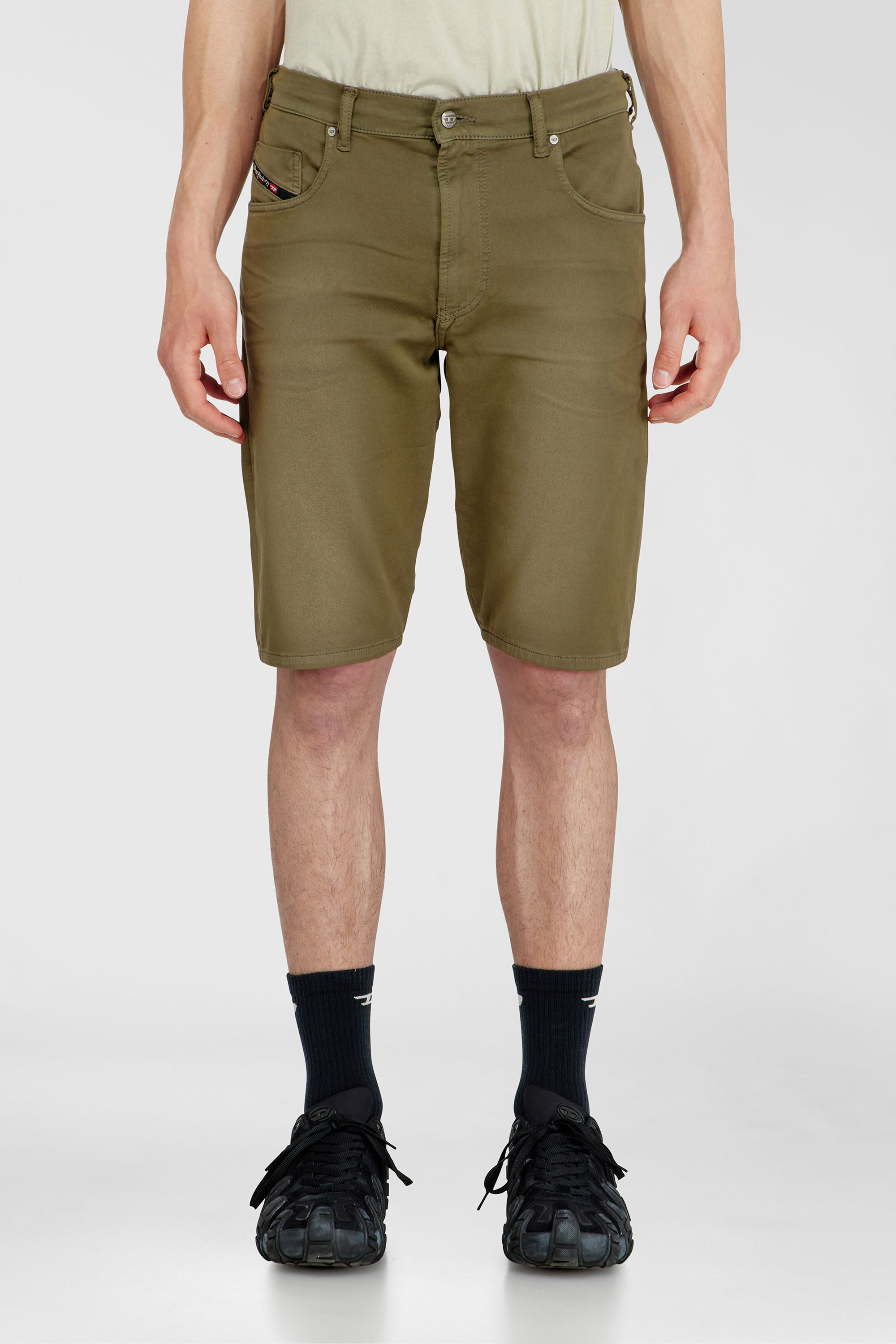 Diesel - 2033 D-KROOLEY-SHORT-BW JOGG, Male's Slim shorts in coloured denim in Military Green - 3