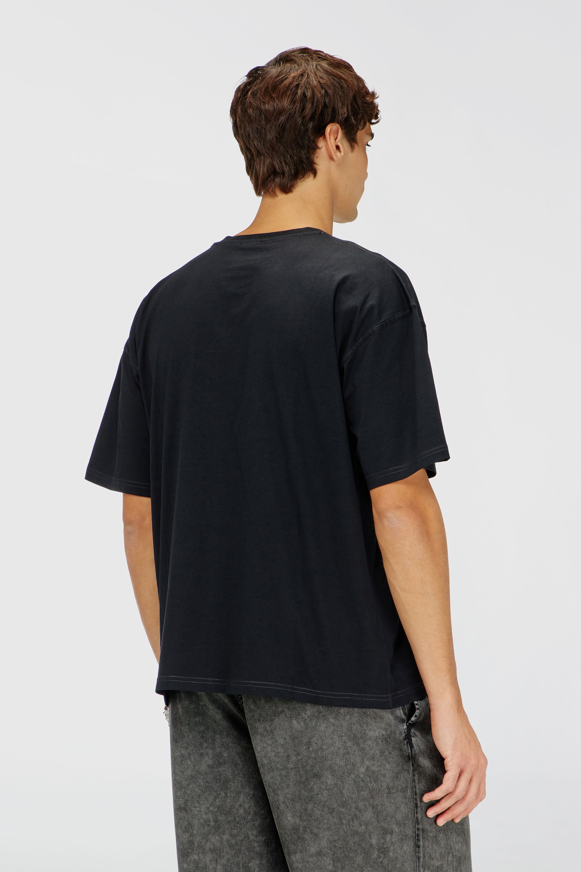 Diesel - T-BOXT-B4, Man's T-shirt with crack-print logo in Black - 4