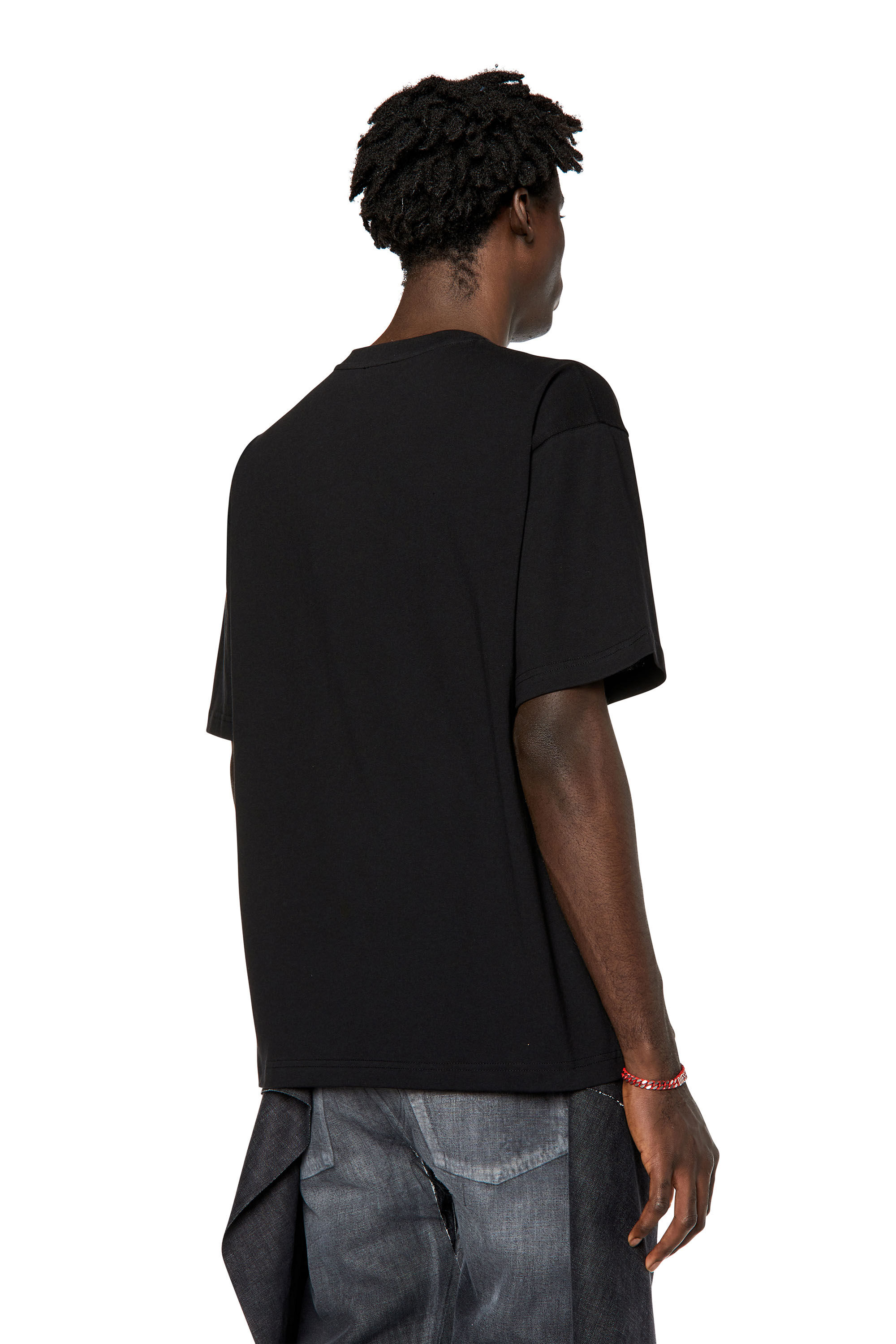 Diesel - T-NLABEL, T-shirt avec empiècement à logo effiloché Homme in Noir - 5