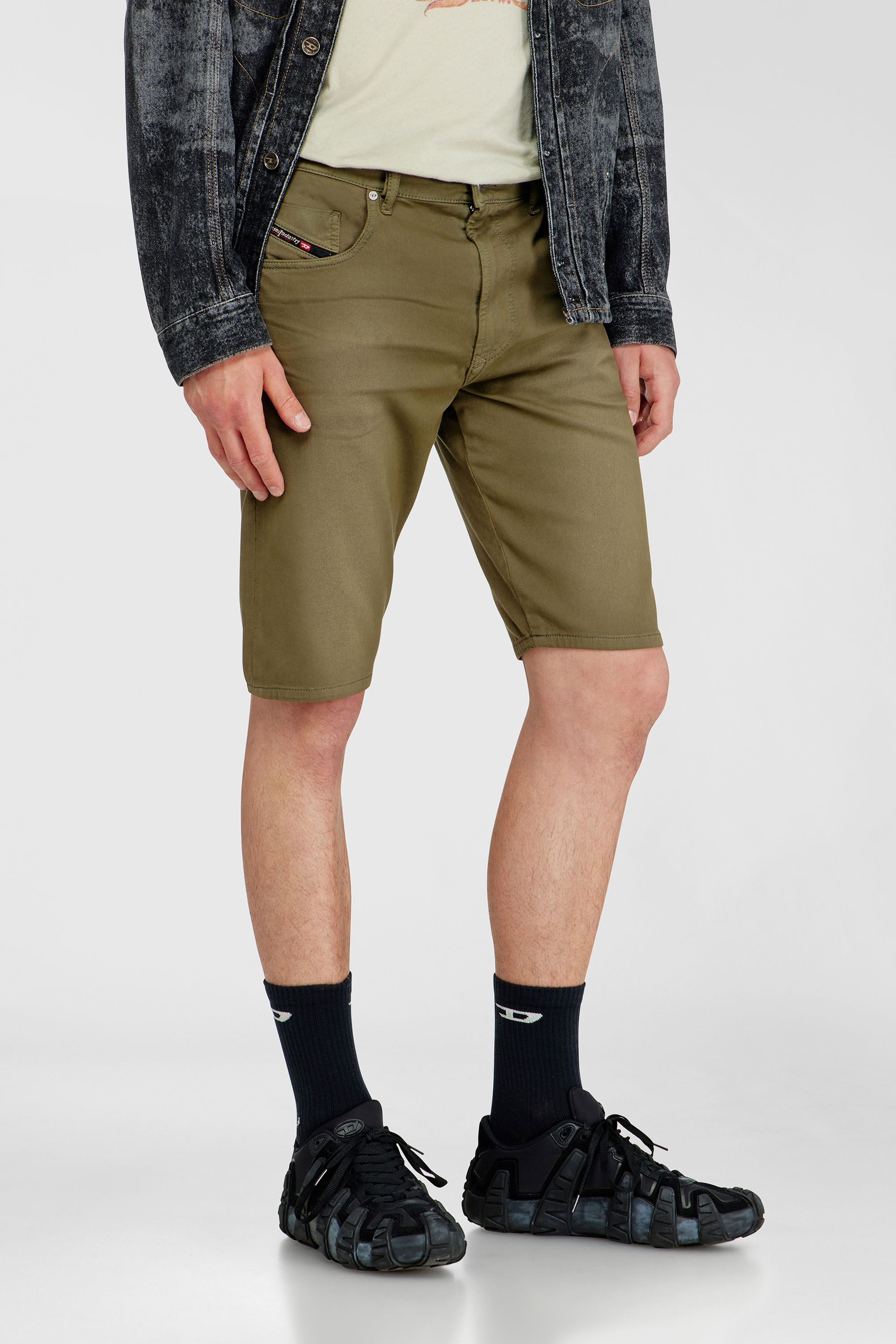 Diesel - 2033 D-KROOLEY-SHORT-BW JOGG, Male's Slim shorts in coloured denim in Military Green - 5