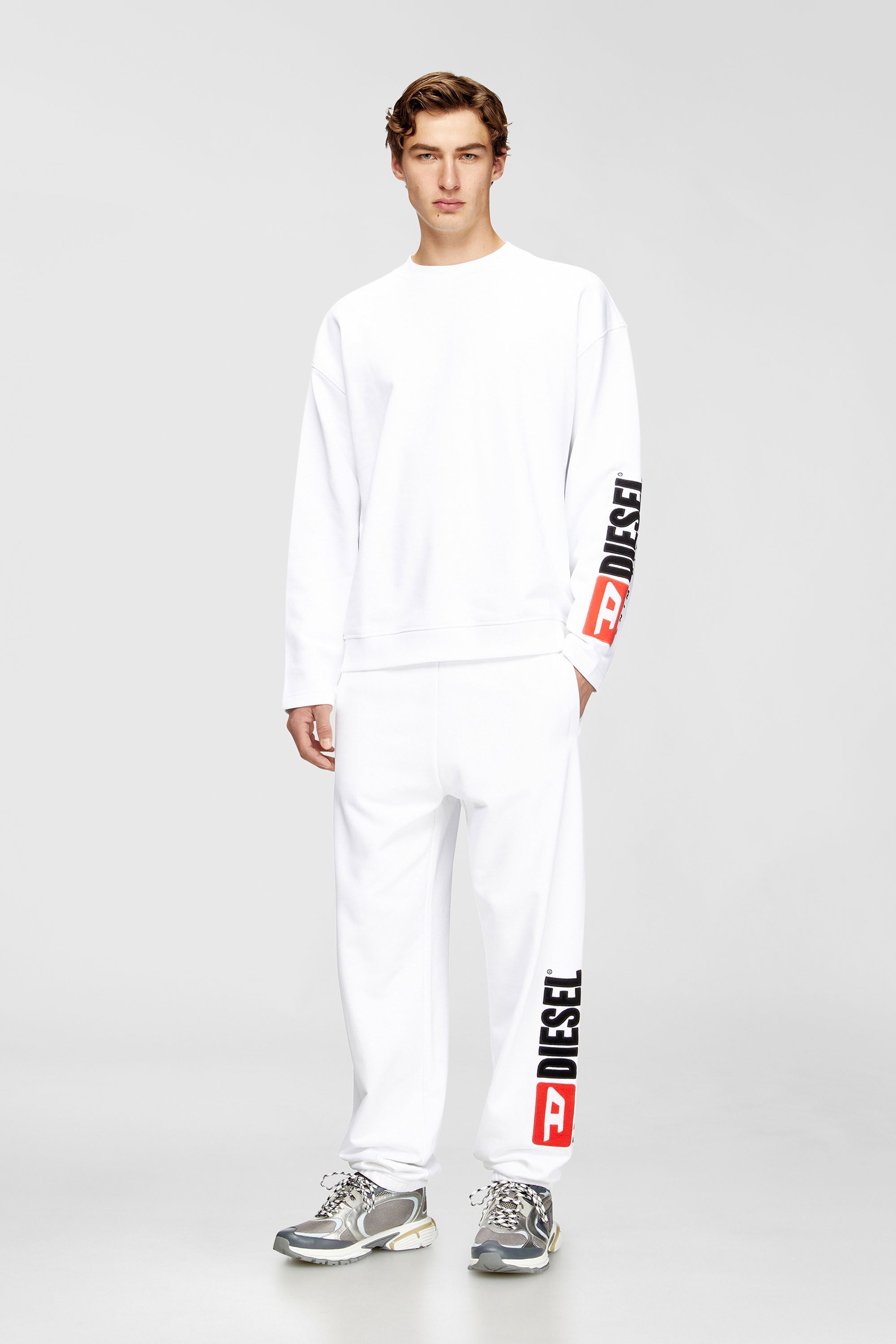 Diesel - S-BOXT-NC-DIV, Sudadera con cuello redondo y bordado de parche con logo Hombre in Blanco - 1