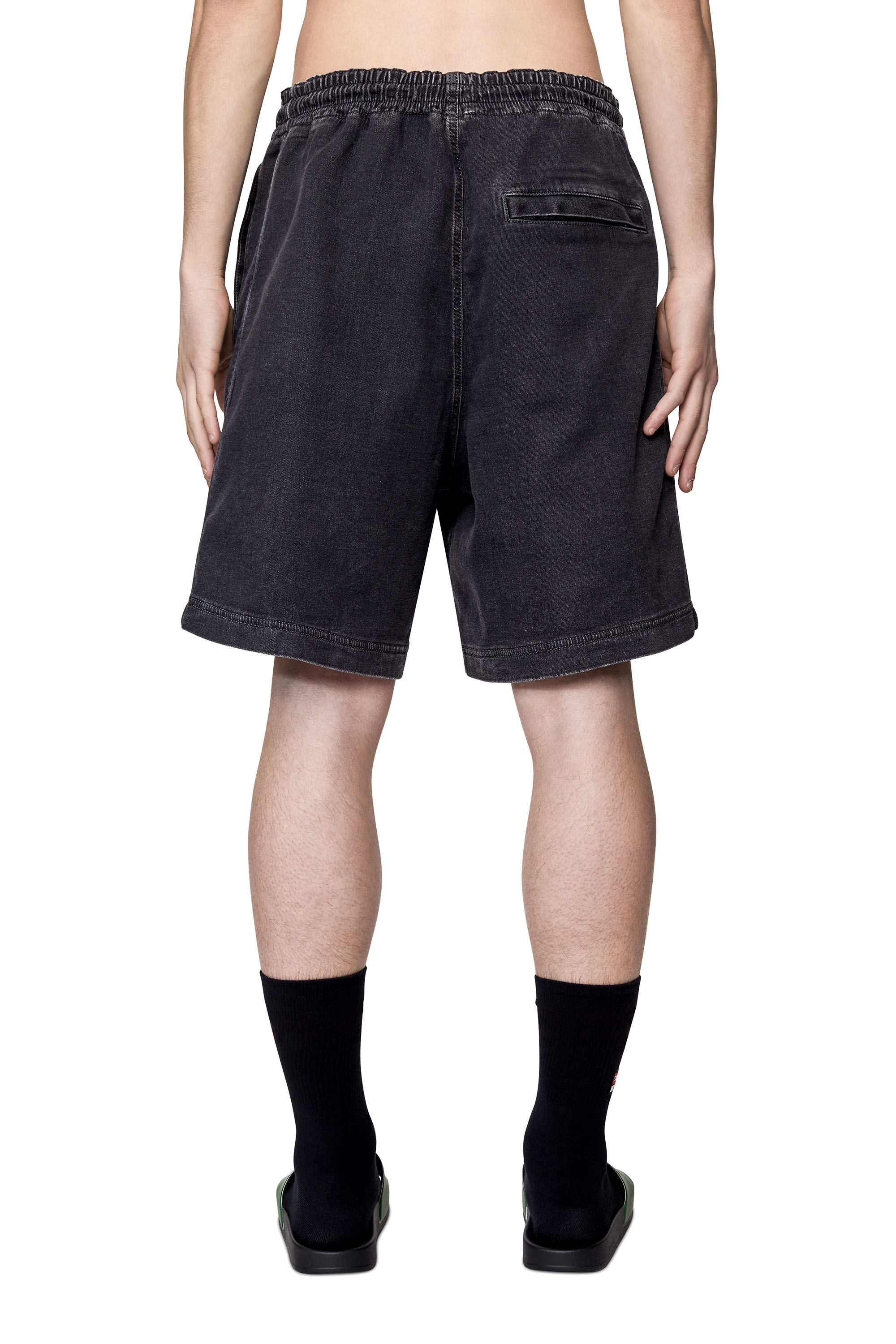 Diesel - D-BOXY TRACK DENIM SHORTS, Short en Track Denim Homme in Noir - 5